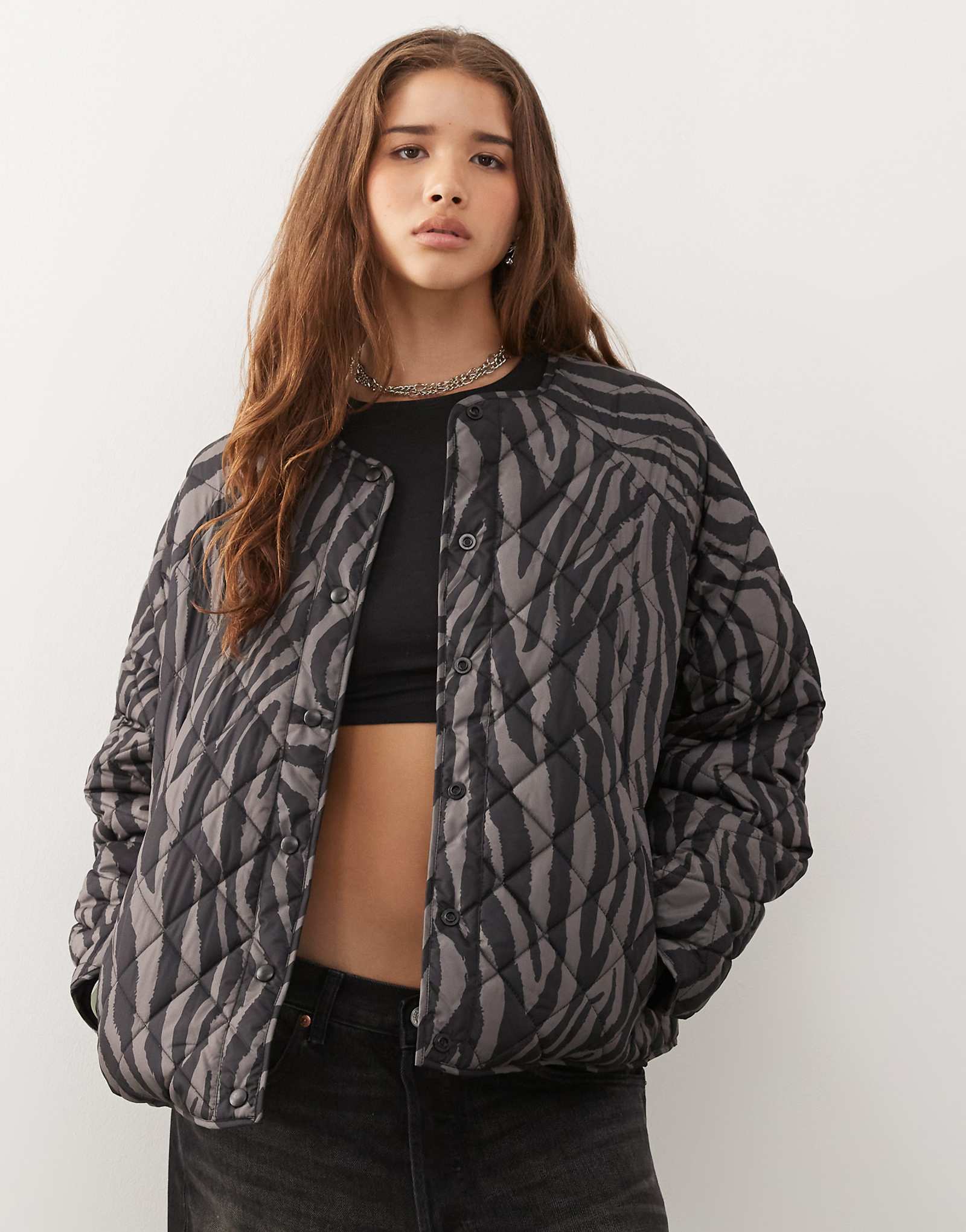 Стеганая куртка зебра Noisy May серого цвета 16290₽