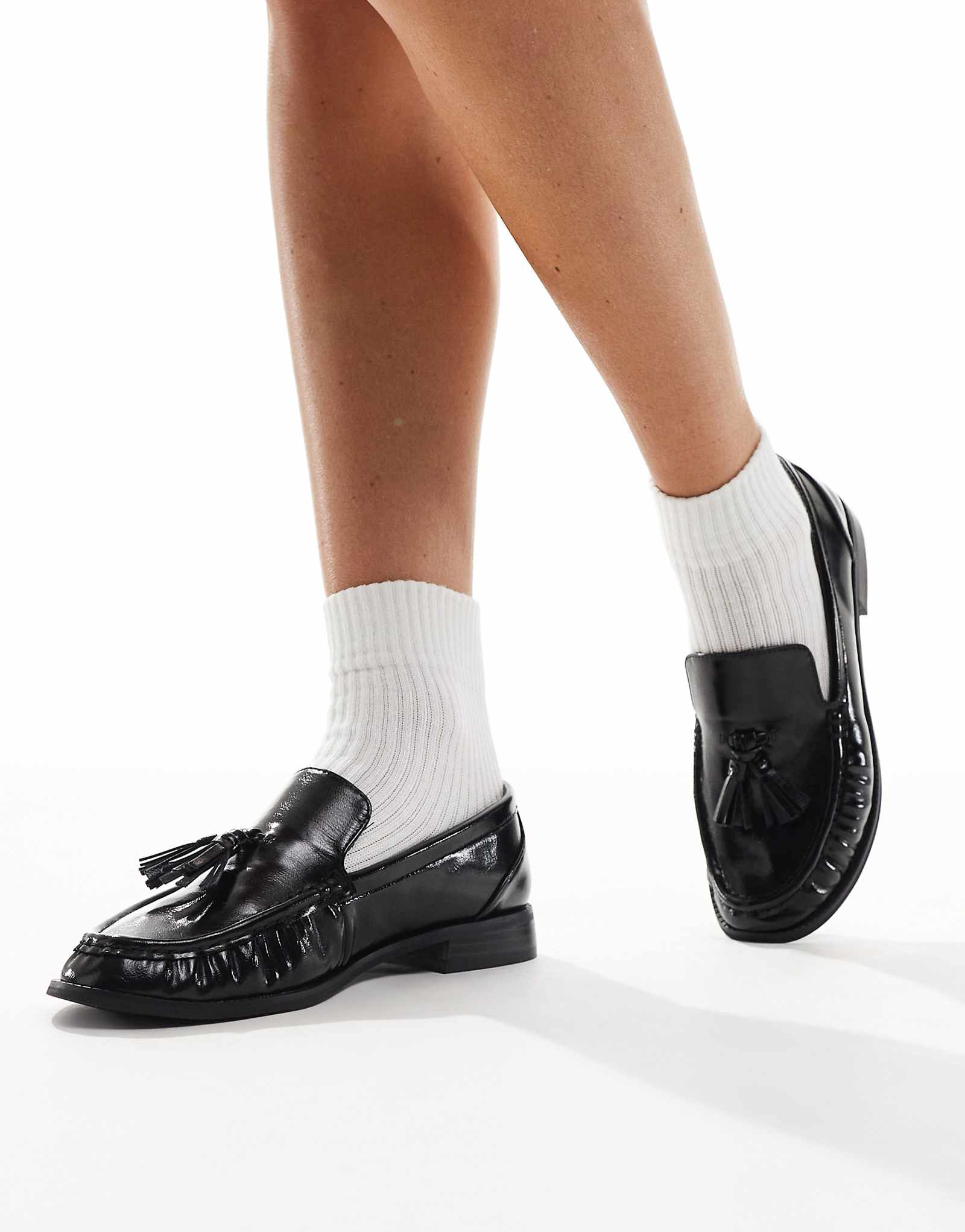 Черные лакированные мокасины London Rebel Sadie с рюшами и кисточками 8590₽