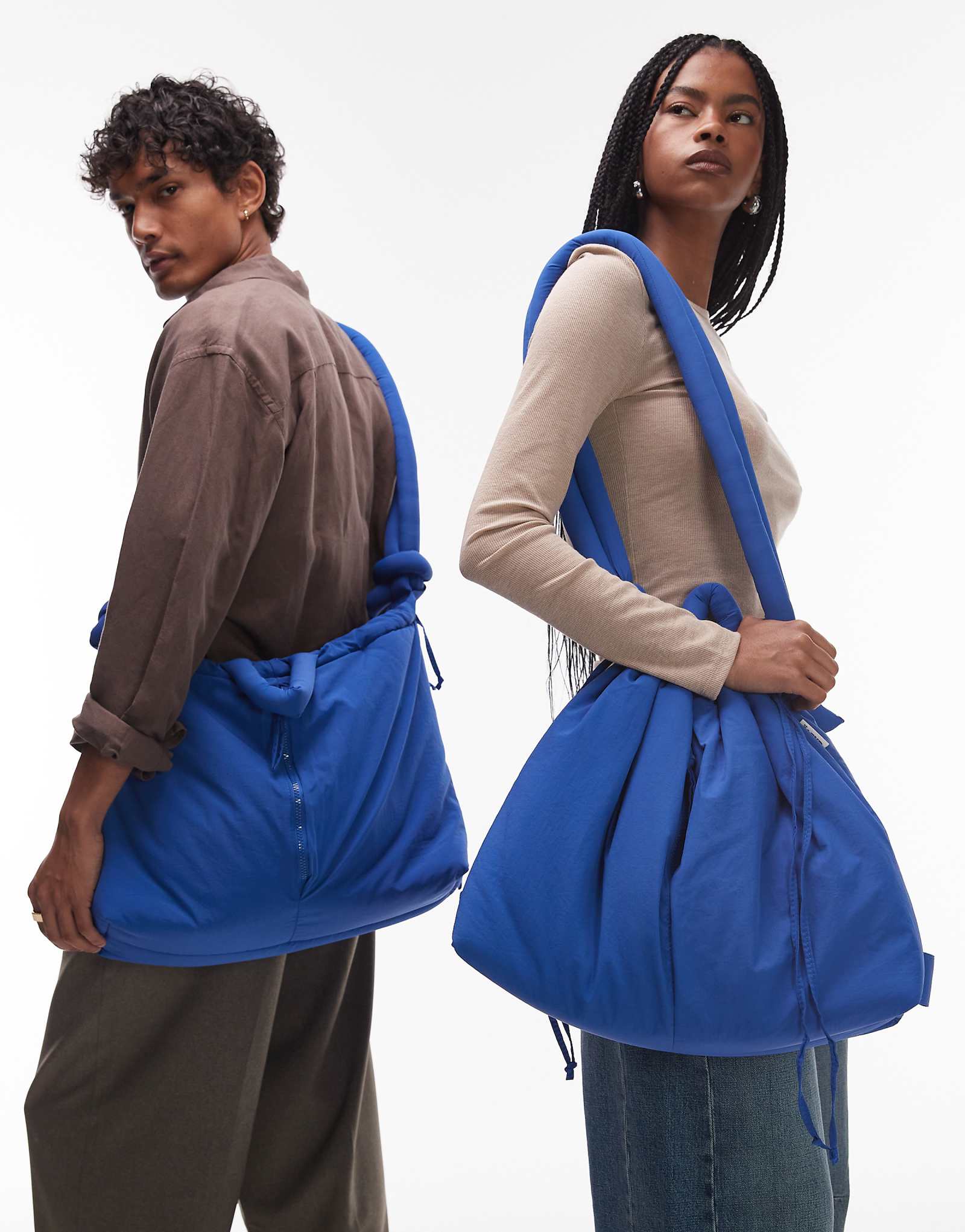 Большая многофункциональная сумка через плечо из мягкого нейлона OLEND Ona кобальтово-синего цвета