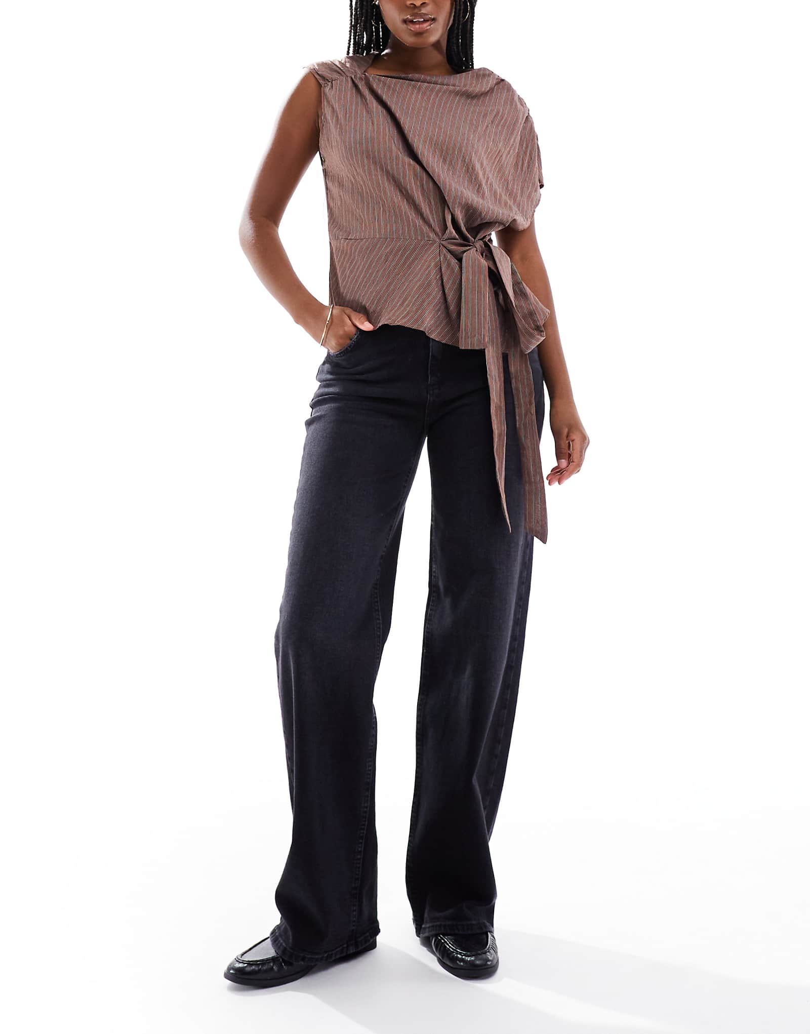 Черные джинсы со средней посадкой и широкими штанинами из кусочков шелка черного цвета 14690₽