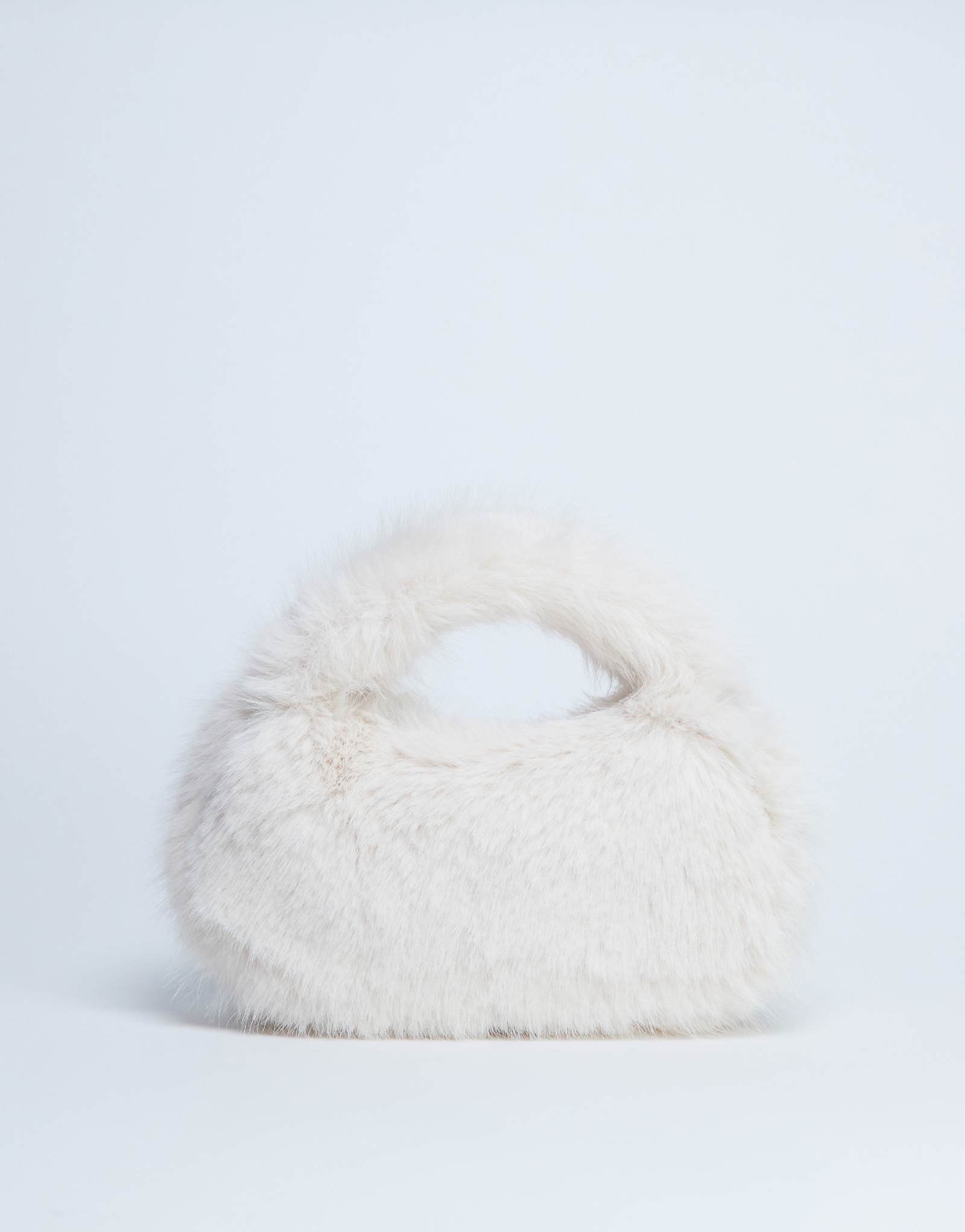 Сумка-переноска из искусственного меха Topshop Gemima темно-белого цвета 9790₽