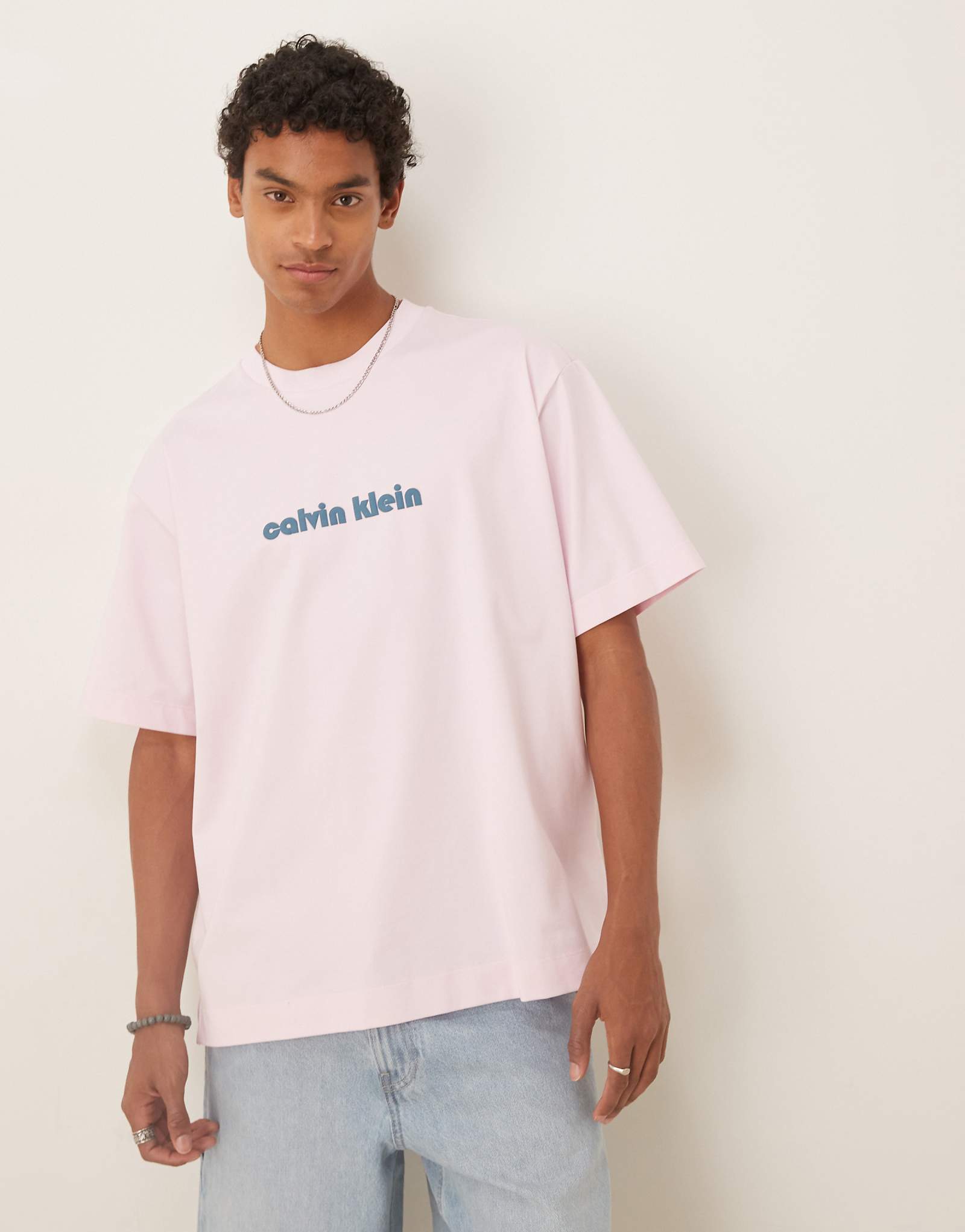 Футболка с непринужденным логотипом Calvin Klein Jeans пастельно-розового цвета 16490₽