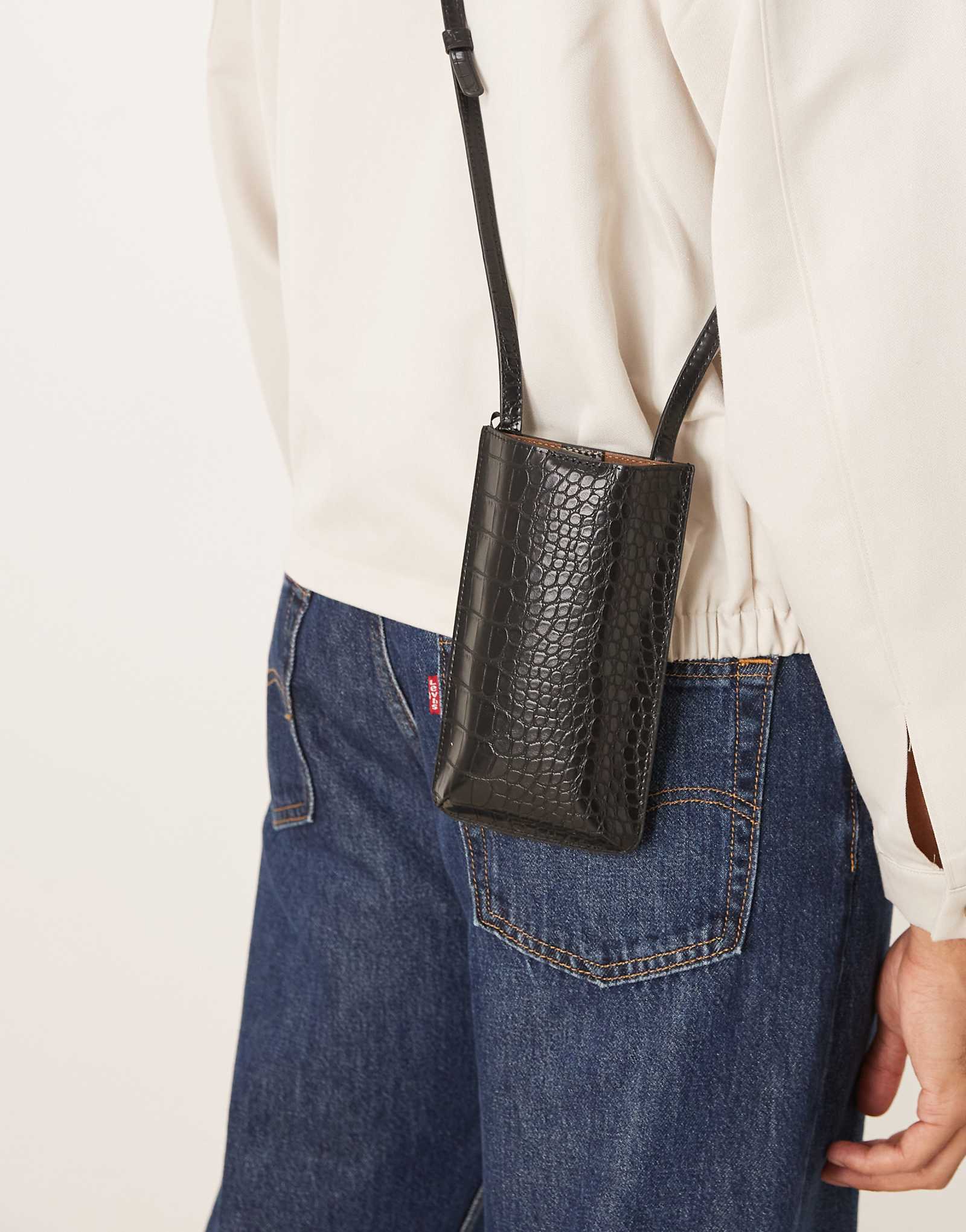 ДИЗАЙНЕРСКИЙ держатель для телефона ASOS через плечо из черного искусственного крокодила 4690₽