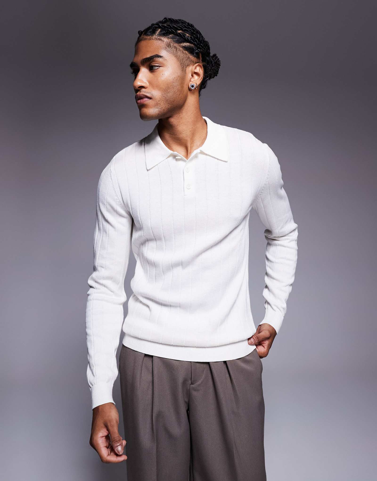 Трикотажное поло ASOS DESIGN muscle fit с длинным рукавом в рубчик белого цвета 7090₽