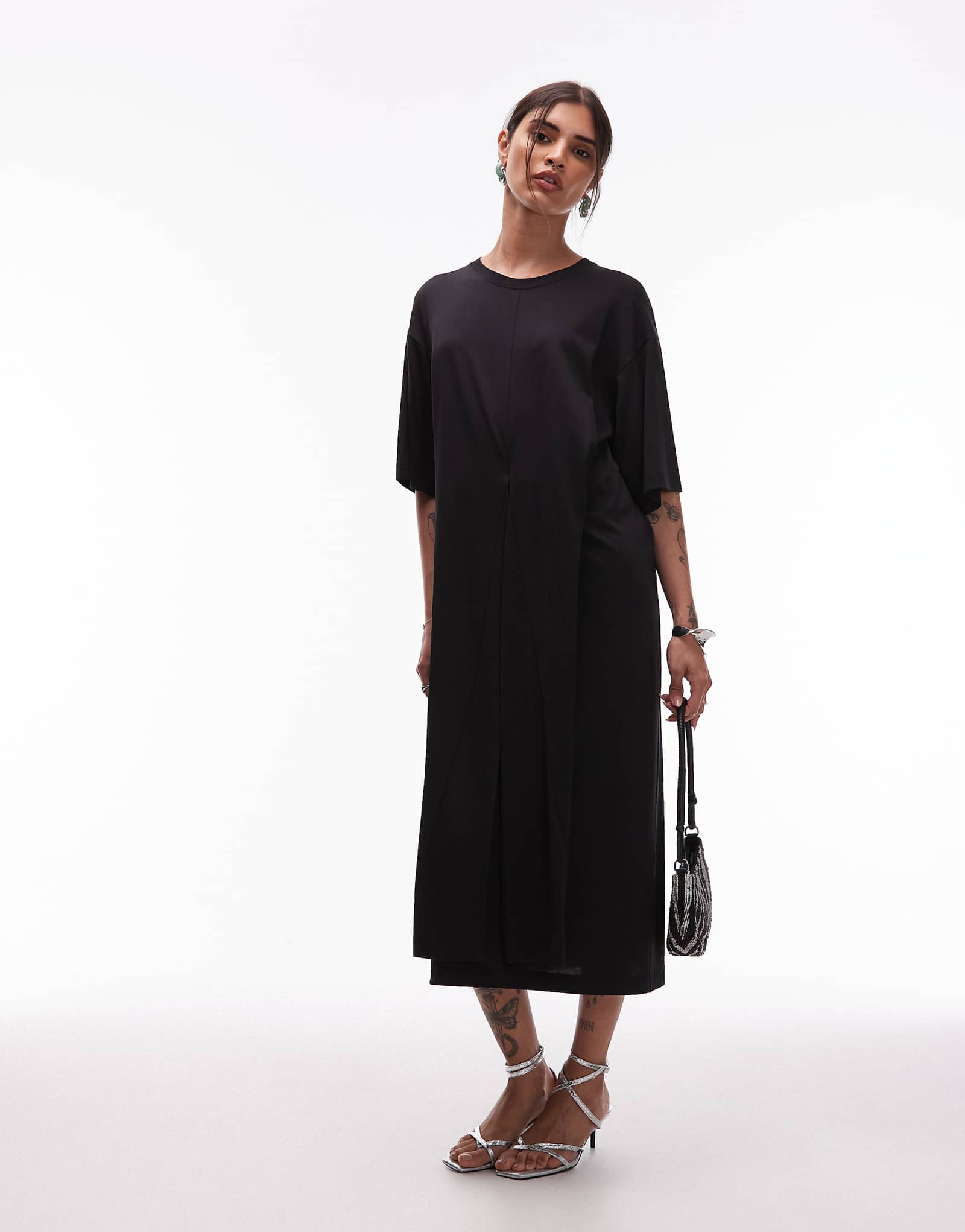 Черное платье мидакси с коротким рукавом и запахом на талии из смеси хлопка ARKET черного цвета 25290₽