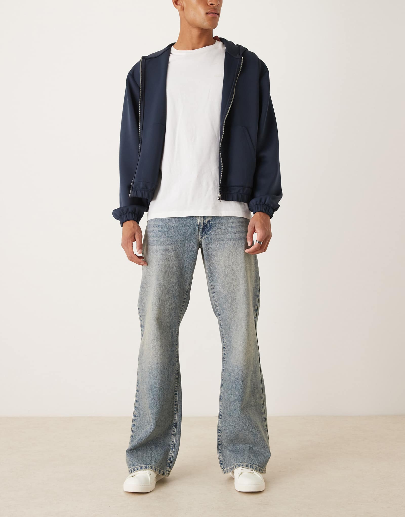 ДИЗАЙНЕРСКИЕ широкие джинсы-клеш ASOS светло-голубого цвета с тонировкой 10390₽