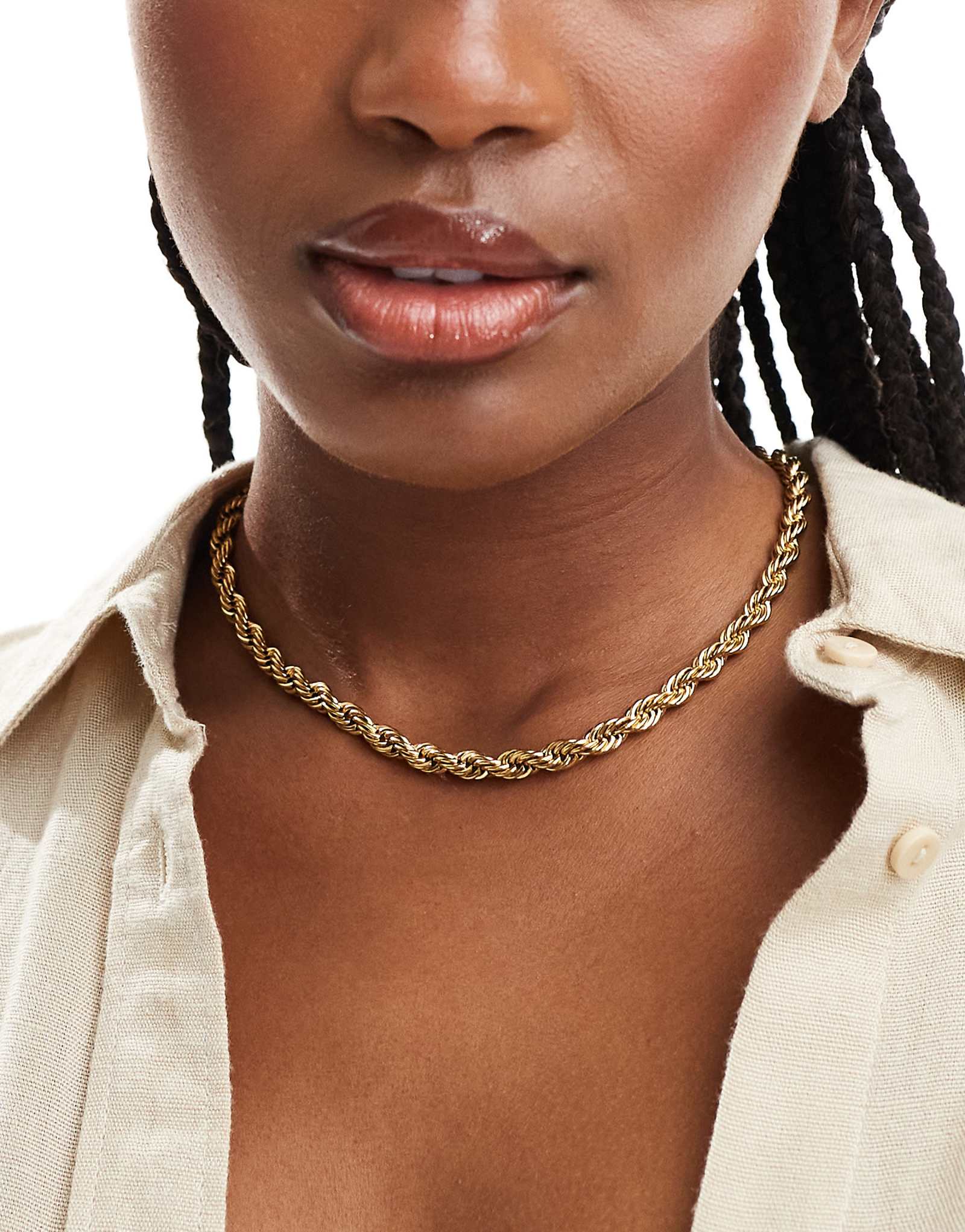 Шея на линии 6-миллиметрового позолоченного ожерелья-цепочки из нержавеющей стали 8590₽