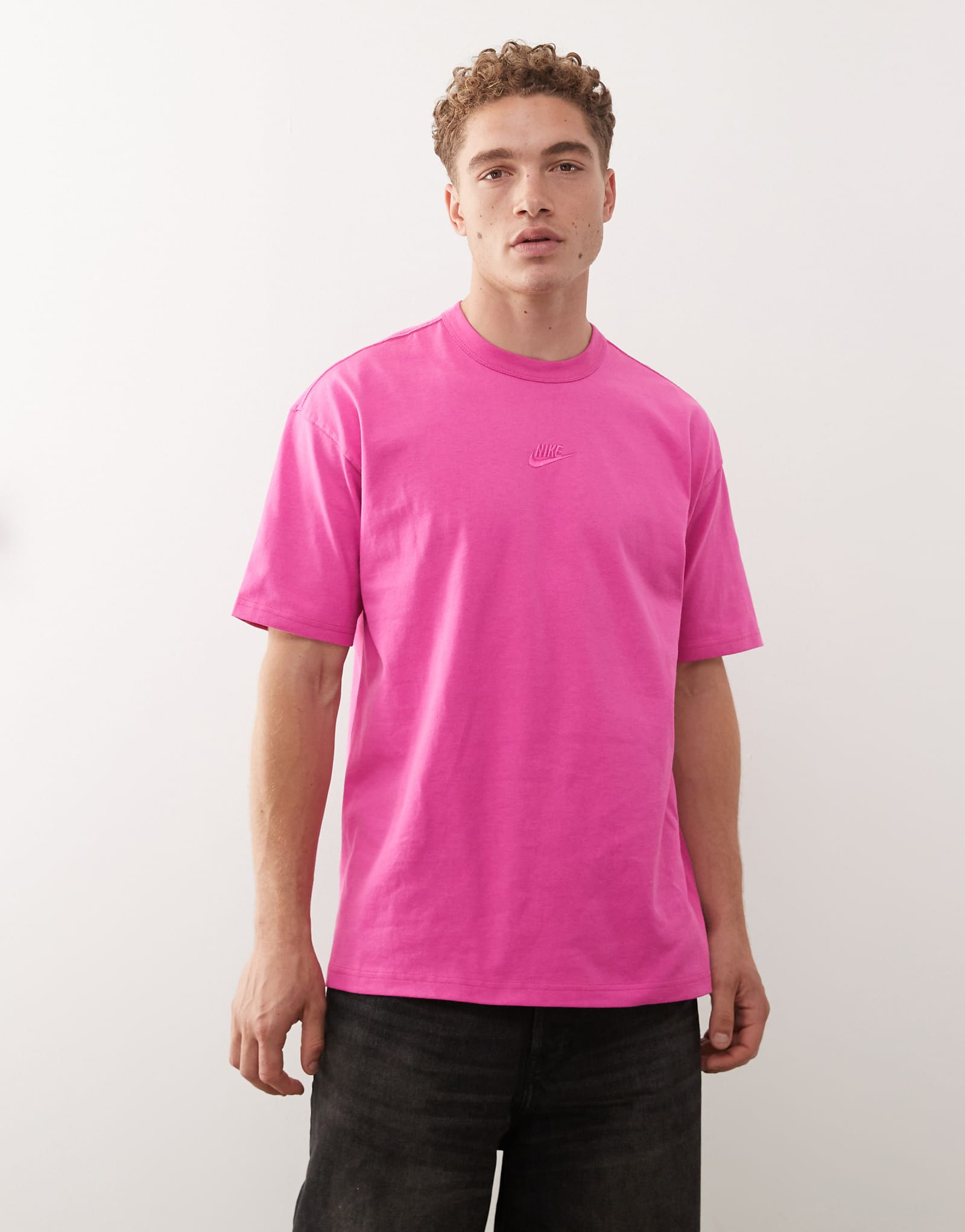 Футболка Nike Premium Essential розового цвета 8290₽