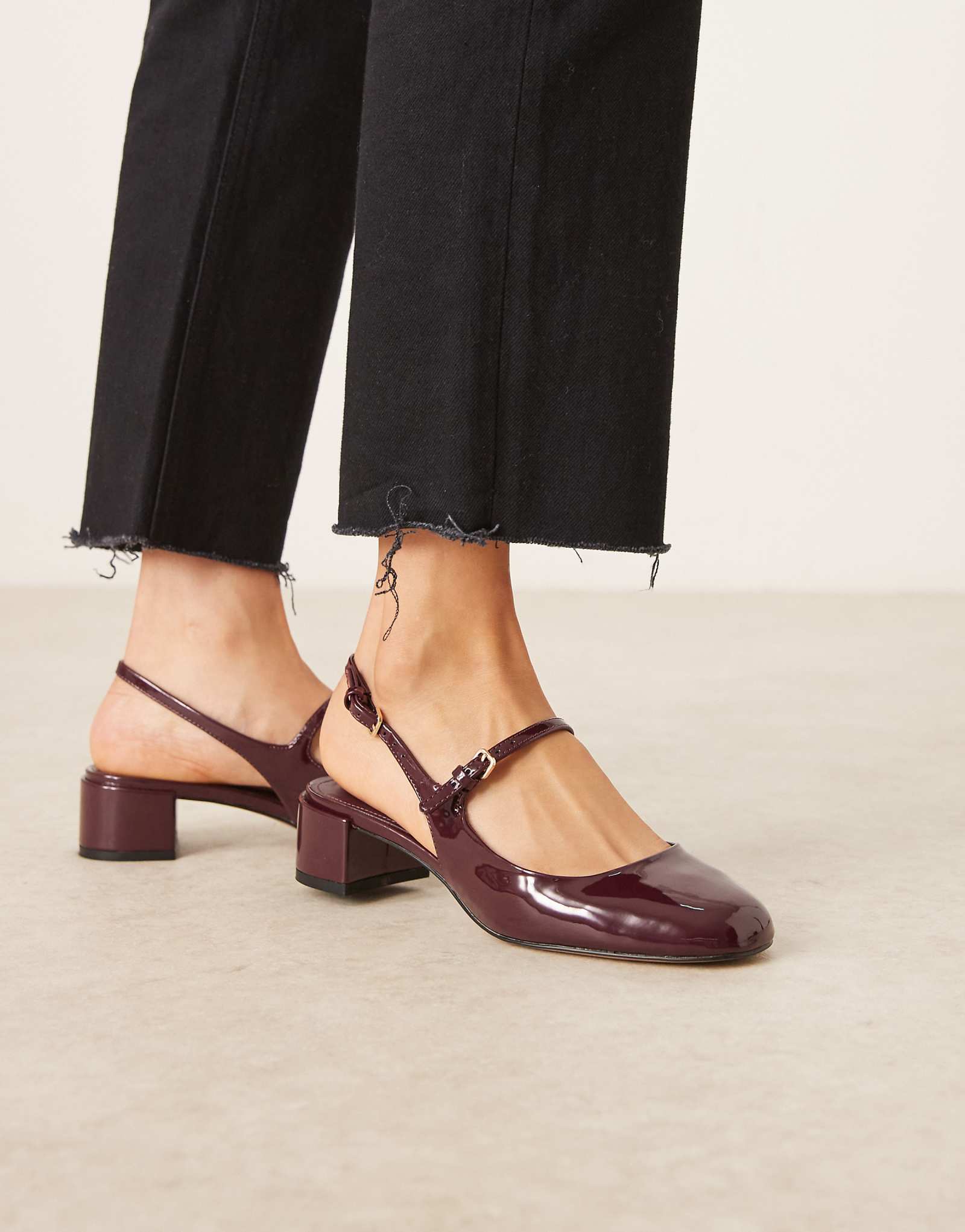 Вишнево-красная модель Mary Jane на высоком каблуке с ремешками из манго 16290₽