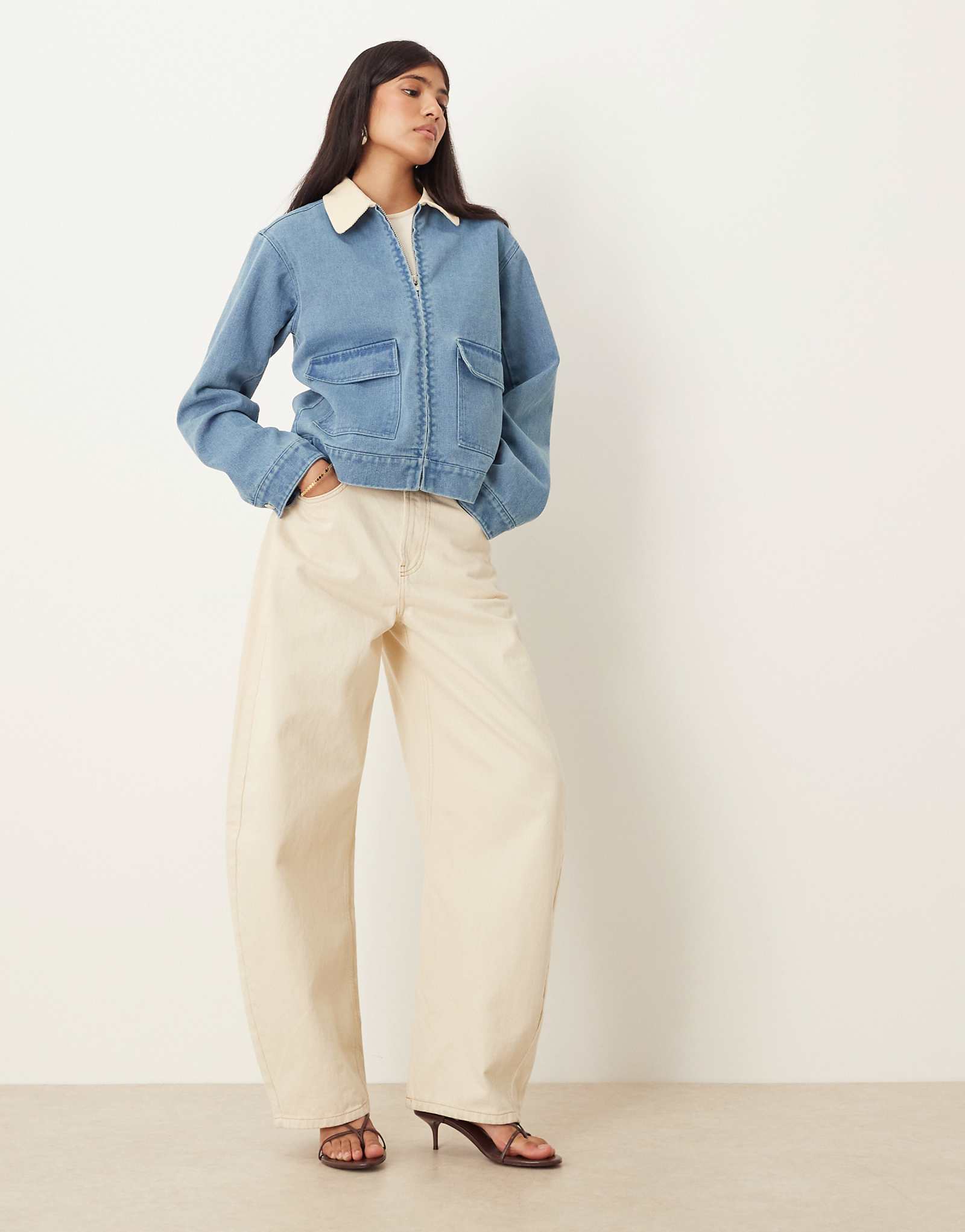 Джинсовая рабочая куртка Motel Kahyun с воротником-стойкой светло-голубого цвета 25290₽