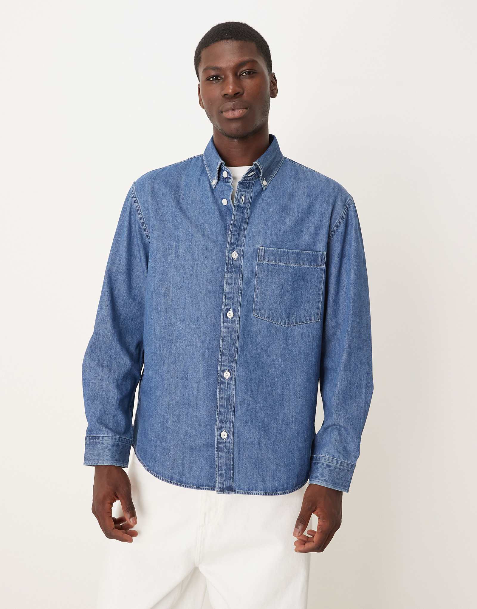 Джинсовая рубашка Mango из 100 хлопка темно-синего цвета 16290₽