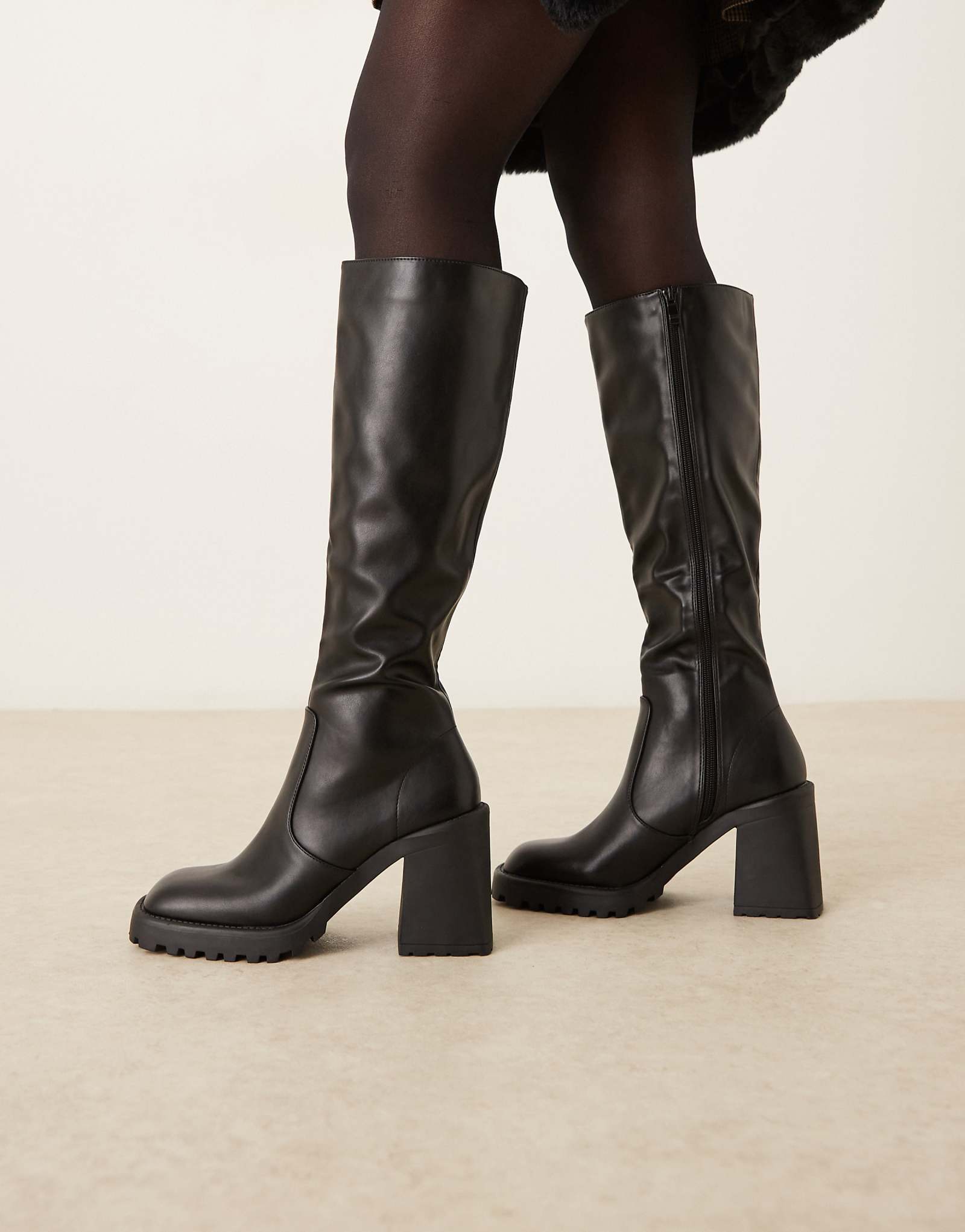 Черные сапоги до колена RAID Adilah на блочном каблуке 19590₽