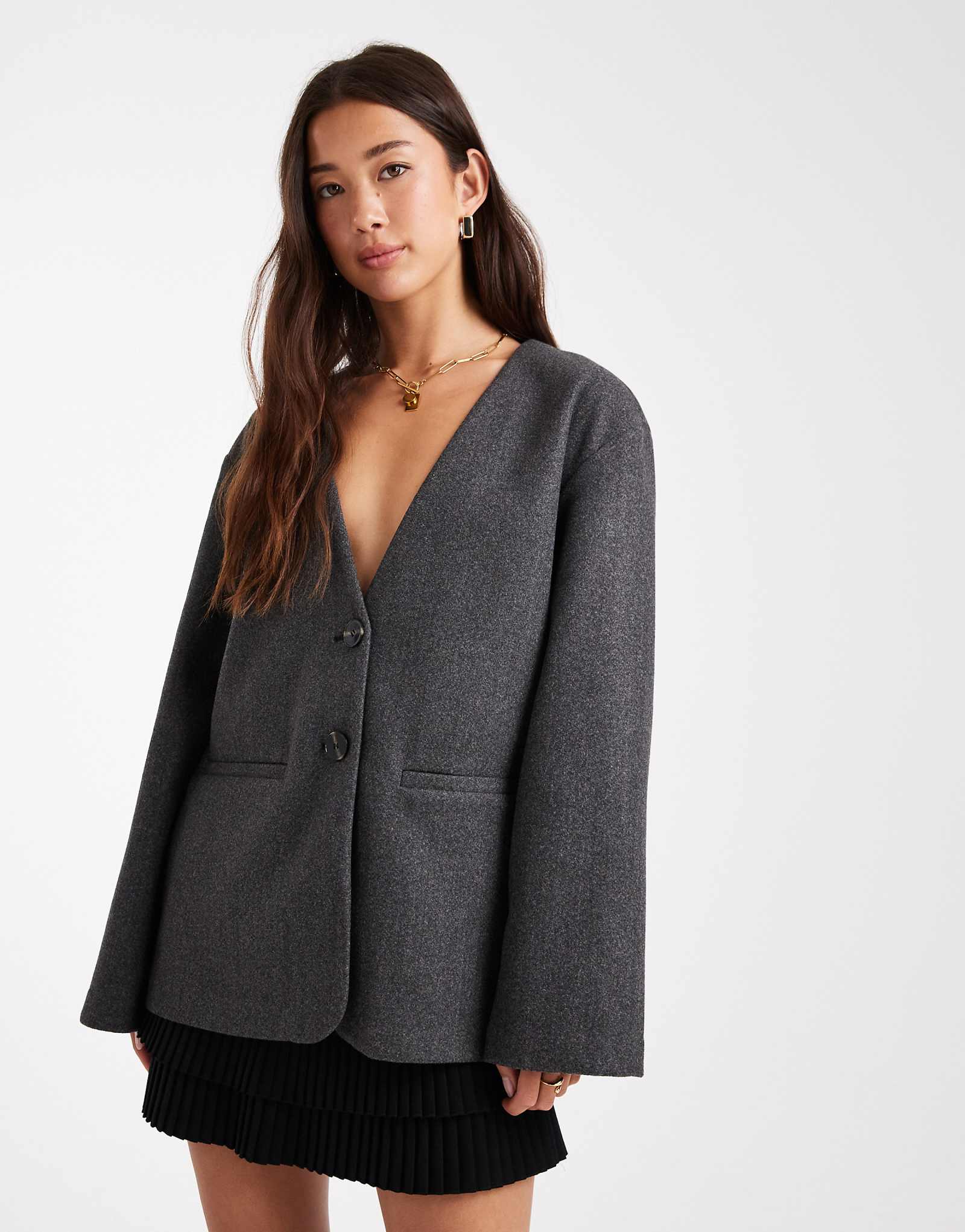 ЕДИНСТВЕННОЕ пальто с V-образным вырезом цвета древесного угля 16490₽