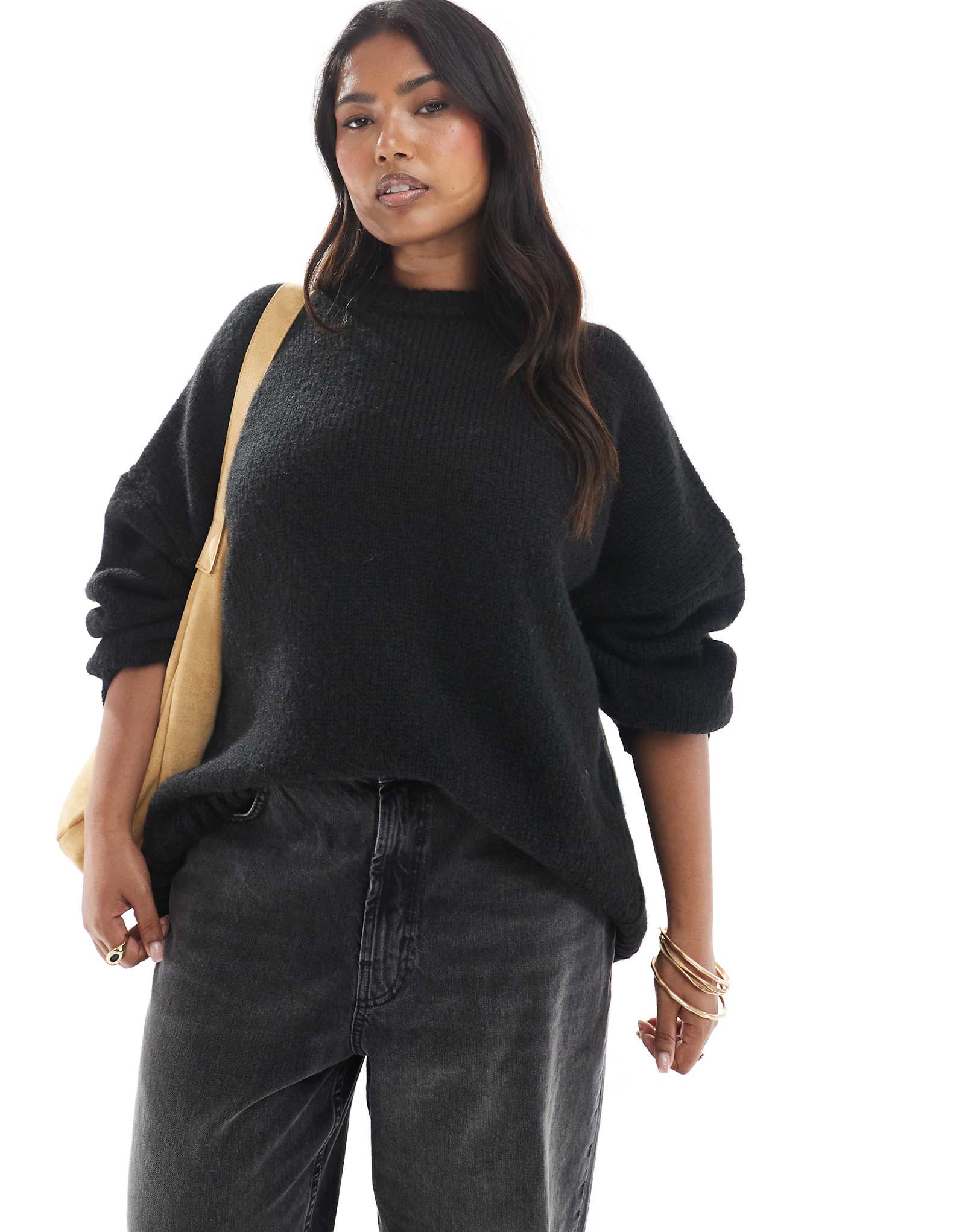 Черный свитер оверсайз с круглым вырезом и закругленным низом ASOS DESIGN Curve черного цвета 8790₽