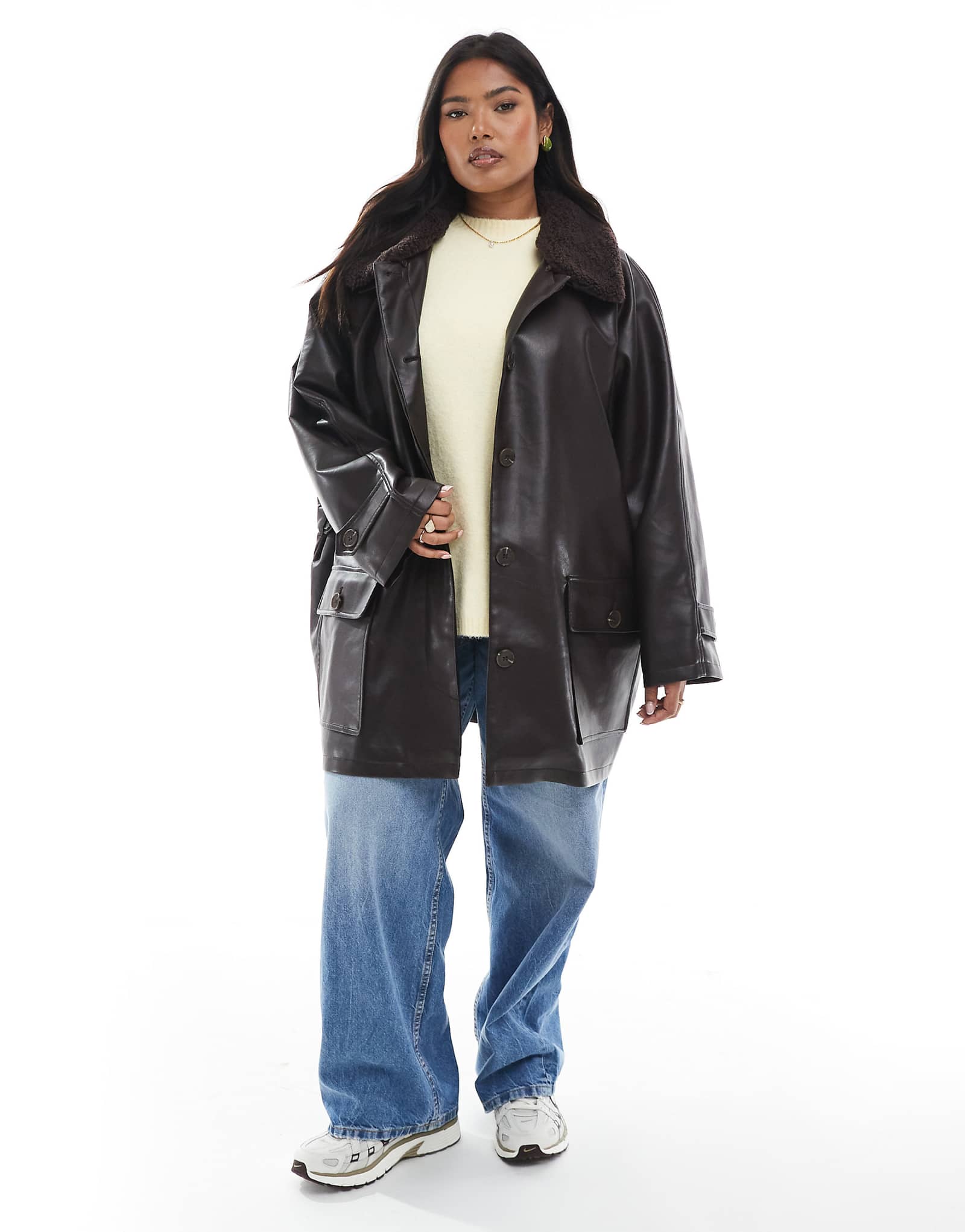 Кожаная куртка ASOS DESIGN Curve с воротником-стойкой borg и заниженной талией шоколадного цвета 11190₽