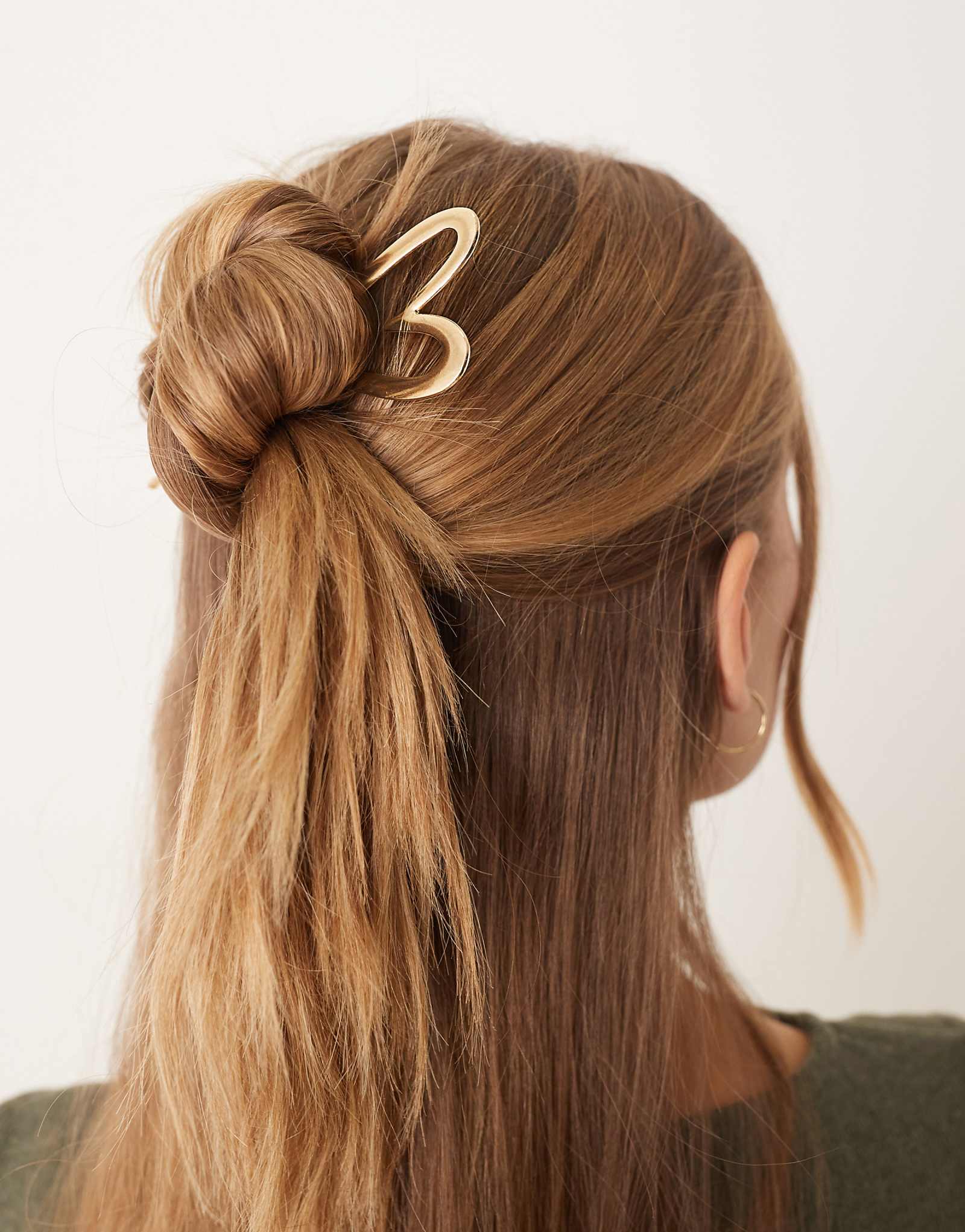 Дополните французскую заколку для волос в виде сердечка из золота
