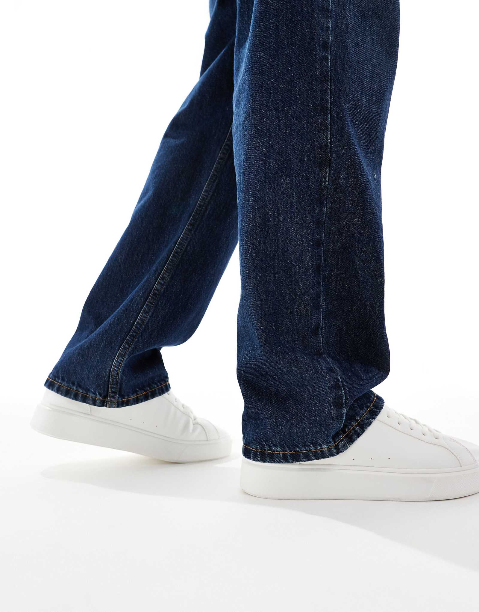 Кроссовки ASOS DESIGN на шнуровке белого цвета 10190₽