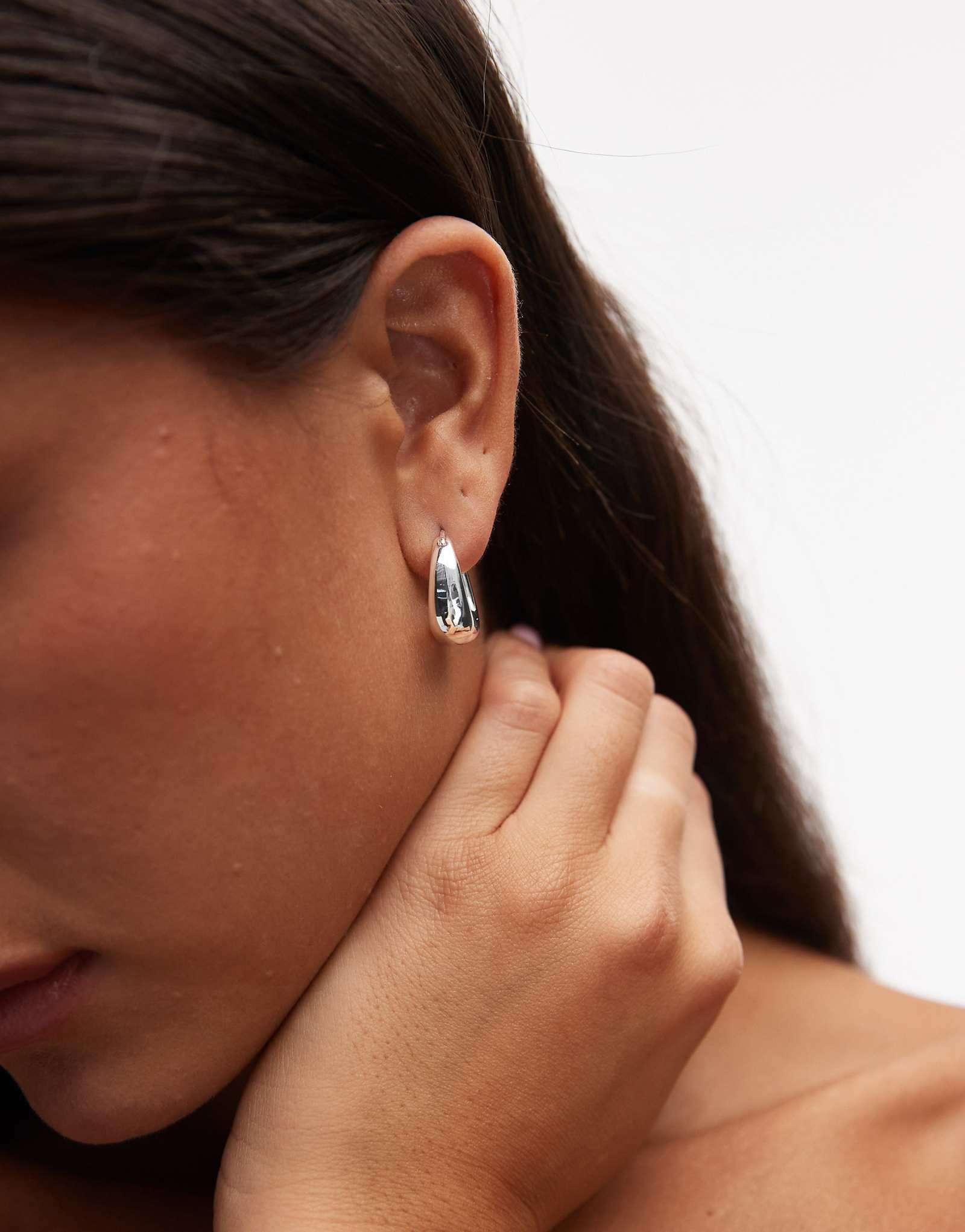 Квадратные серьги-кольца ARKET серебристого оттенка 6490₽