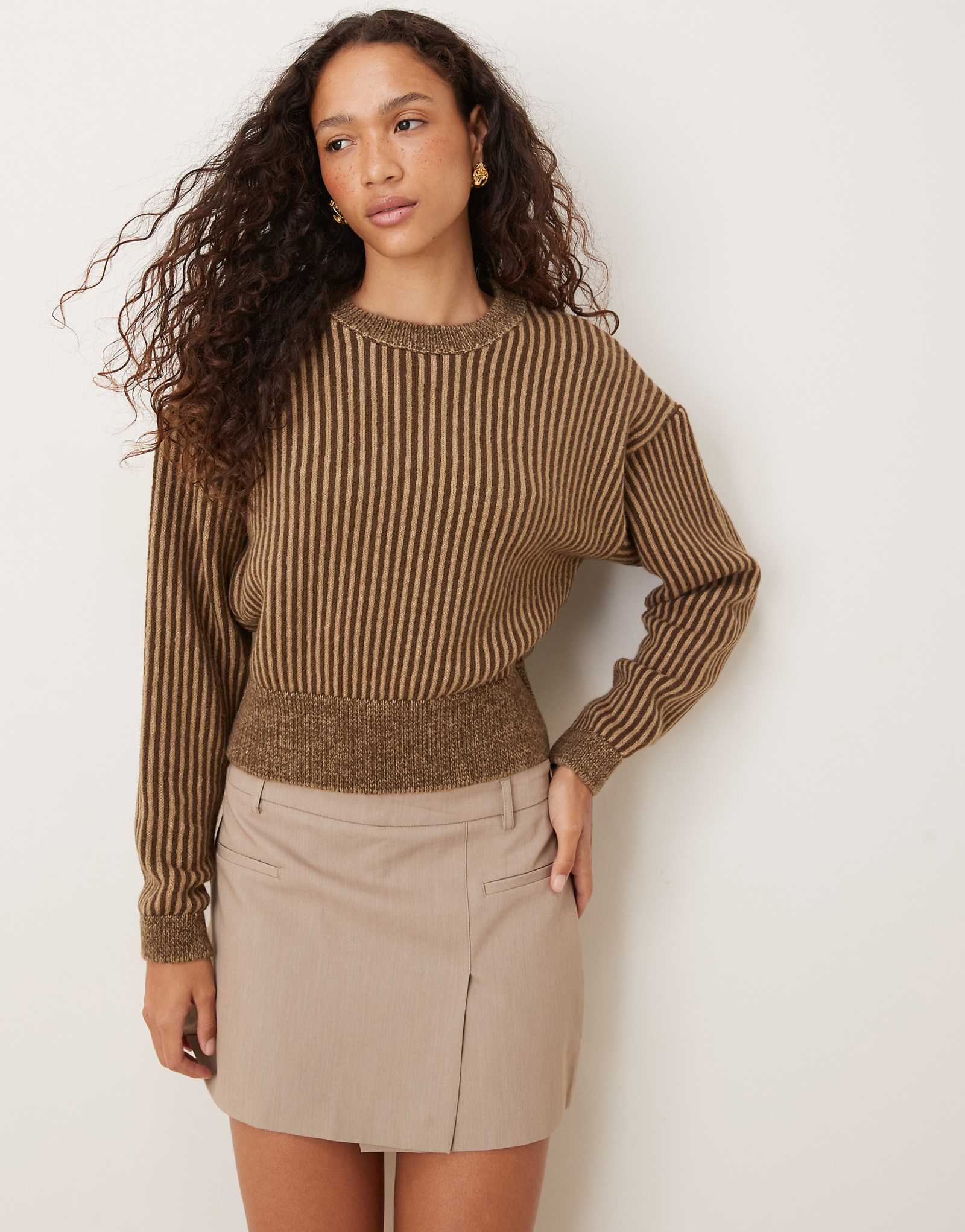 ДИЗАЙНЕРСКИЙ вязаный свитер ASOS двухцветного коричневого цвета 9190₽