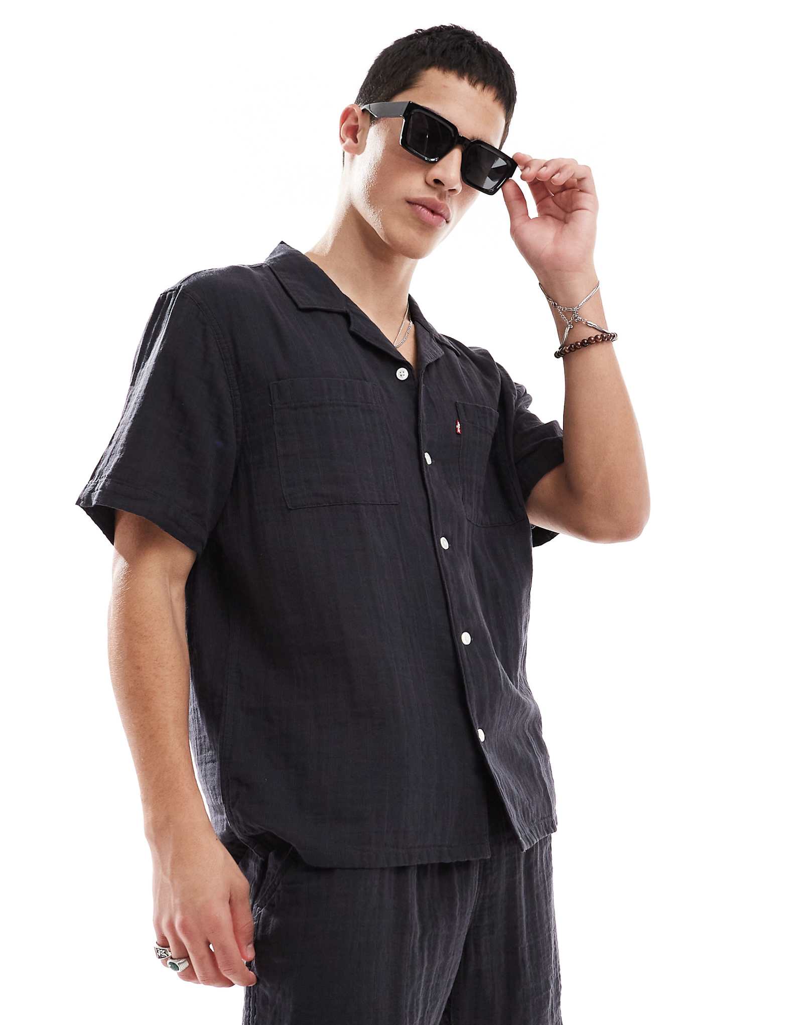 Хлопковая рубашка с коротким рукавом Levis standard camp collect черного цвета - часть комплекта 17790₽