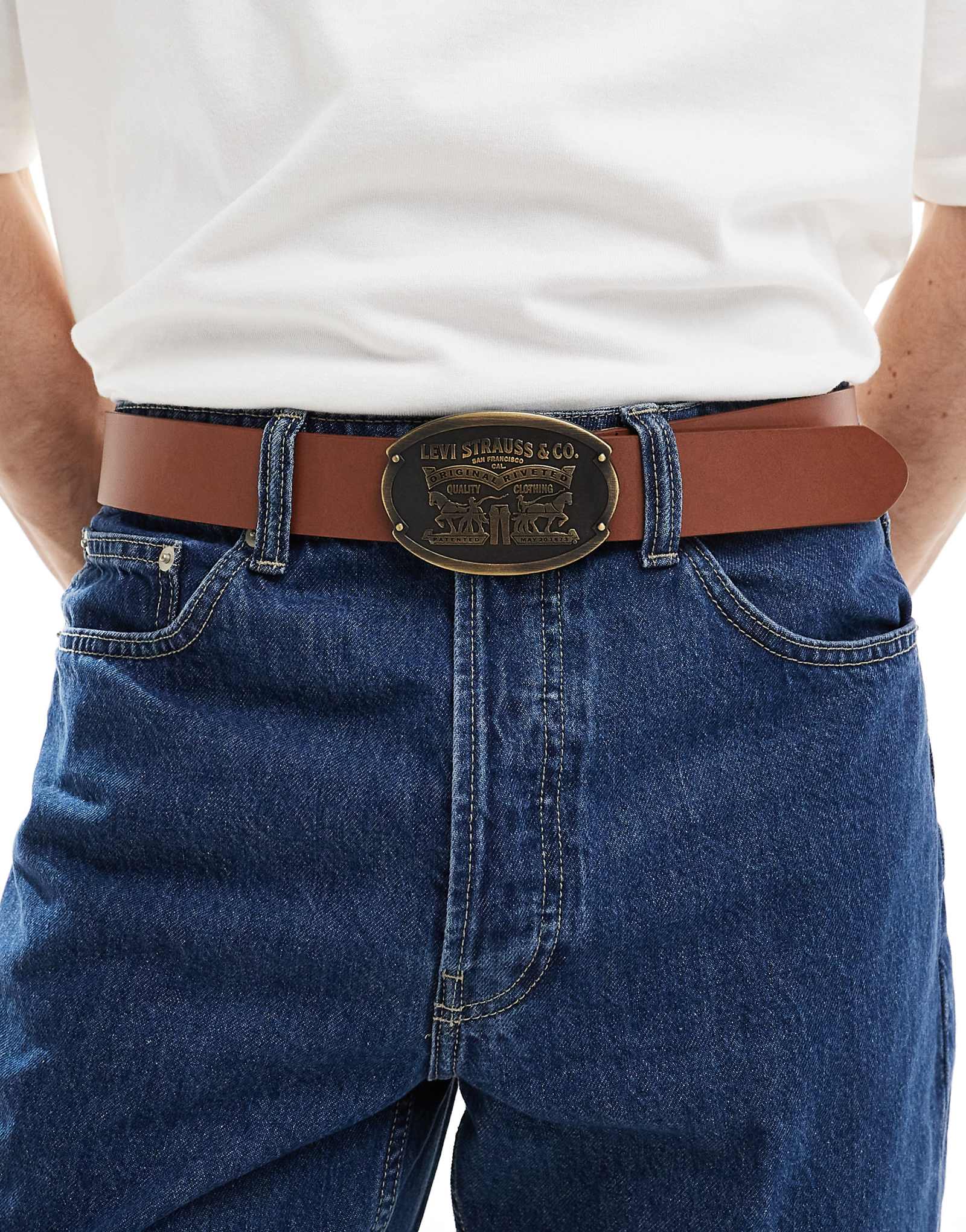 Кожаный ремень Levis billy с бляшками коричневого цвета 12490₽