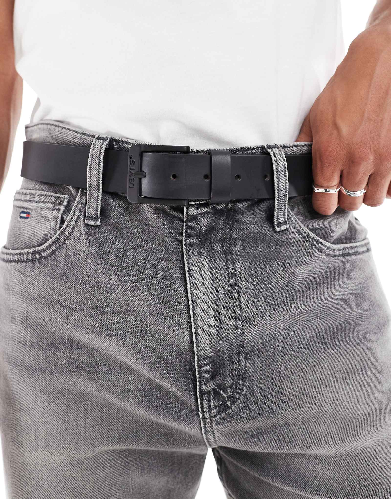 Кожаный ремень Levis с бесплатной пряжкой с логотипом черного цвета 10590₽