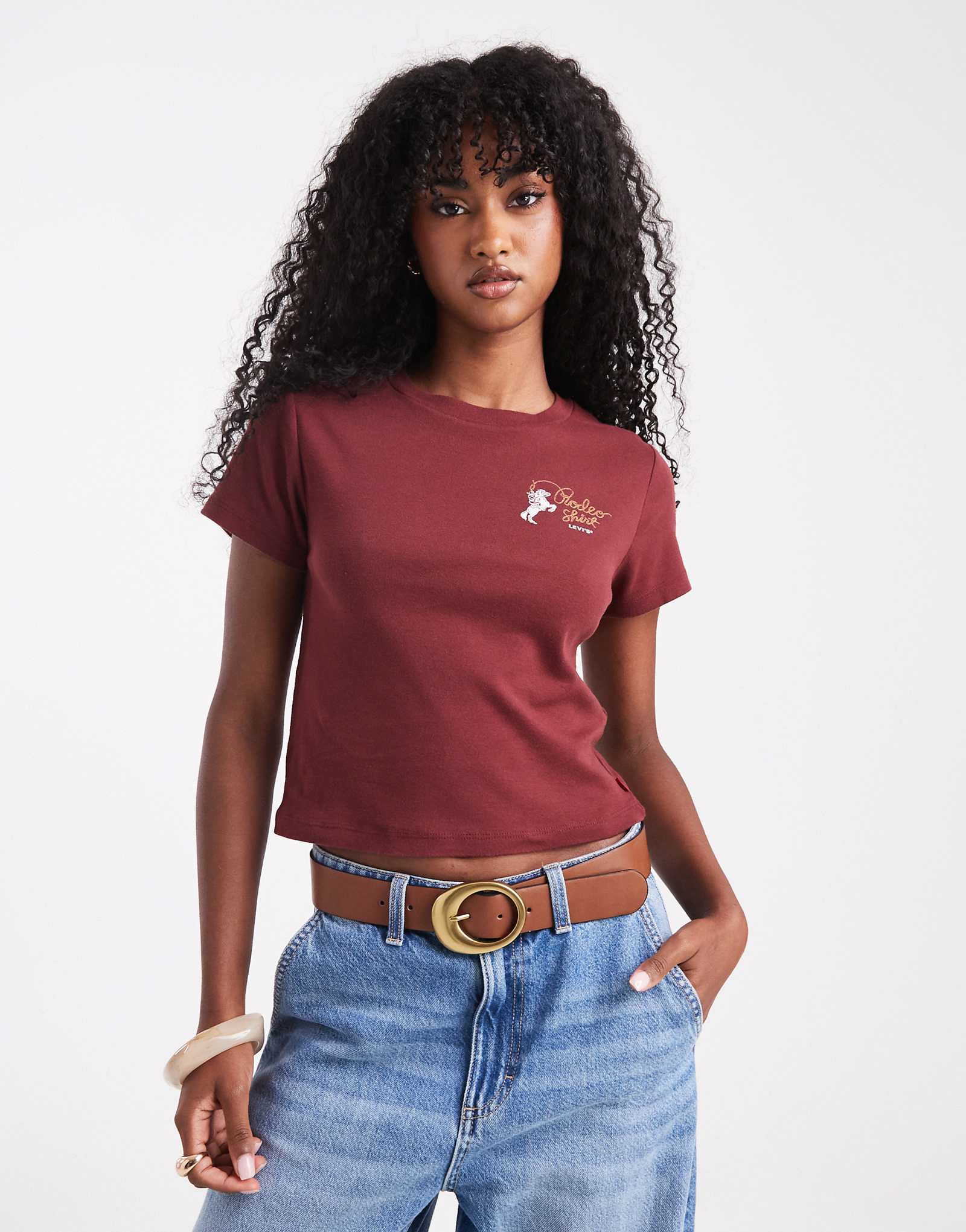 Спортивная футболка Levis essential с изображением вестерна бордового цвета 10090₽