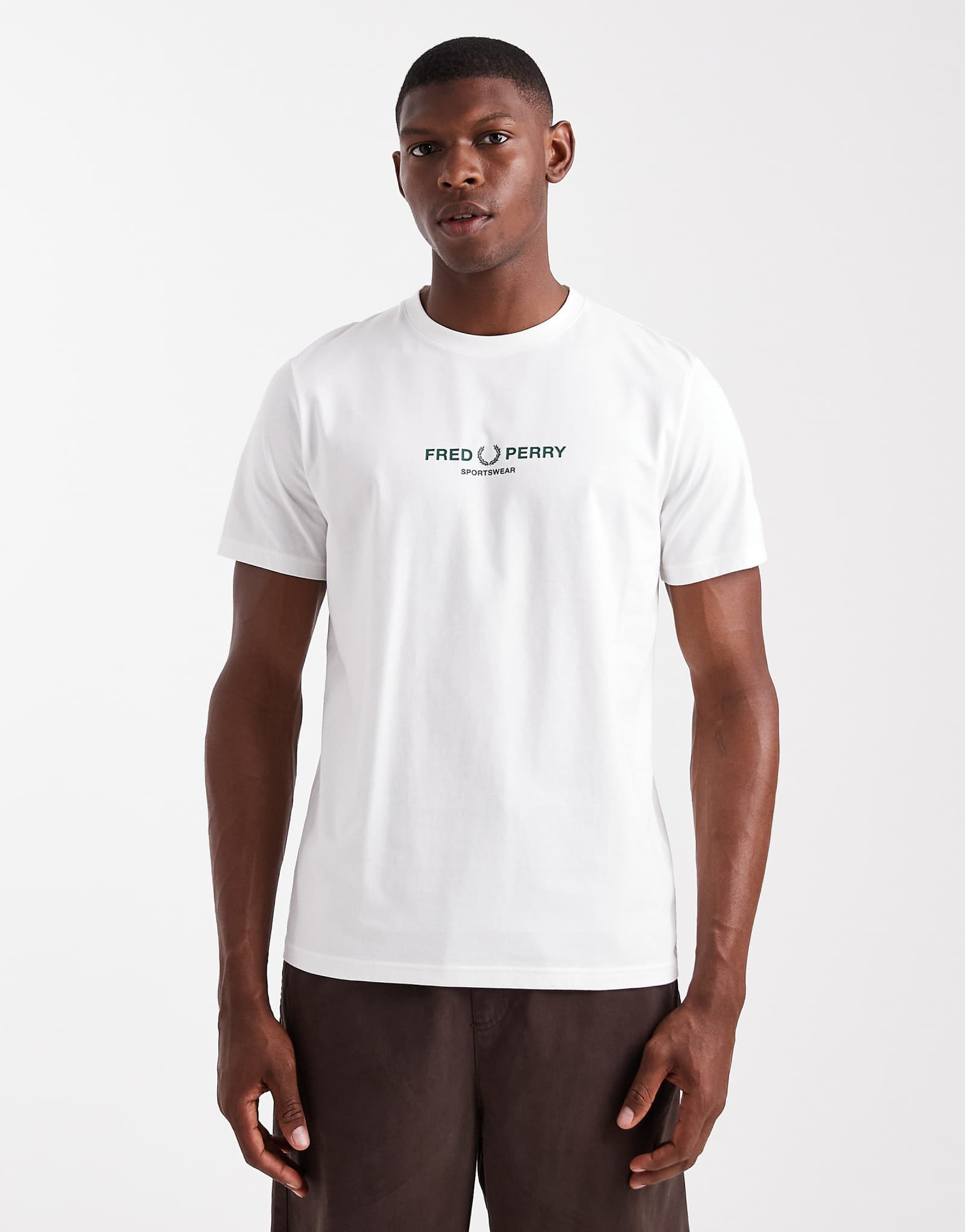 Спортивная футболка Fred Perry белого цвета 14290₽