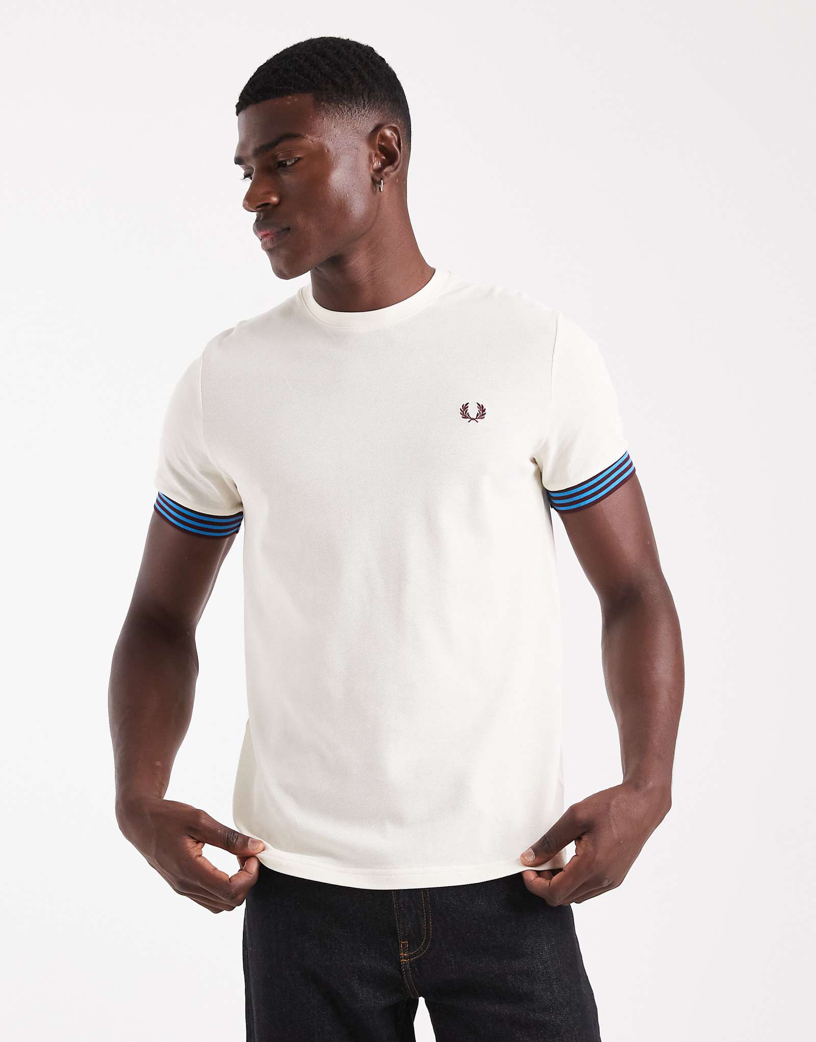 Белая футболка с манжетами в полоску от Fred Perry 17490₽