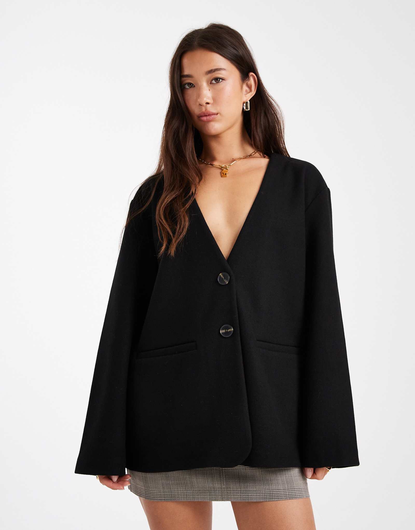 ЕДИНСТВЕННОЕ черное пальто с v-образным вырезом 15790₽