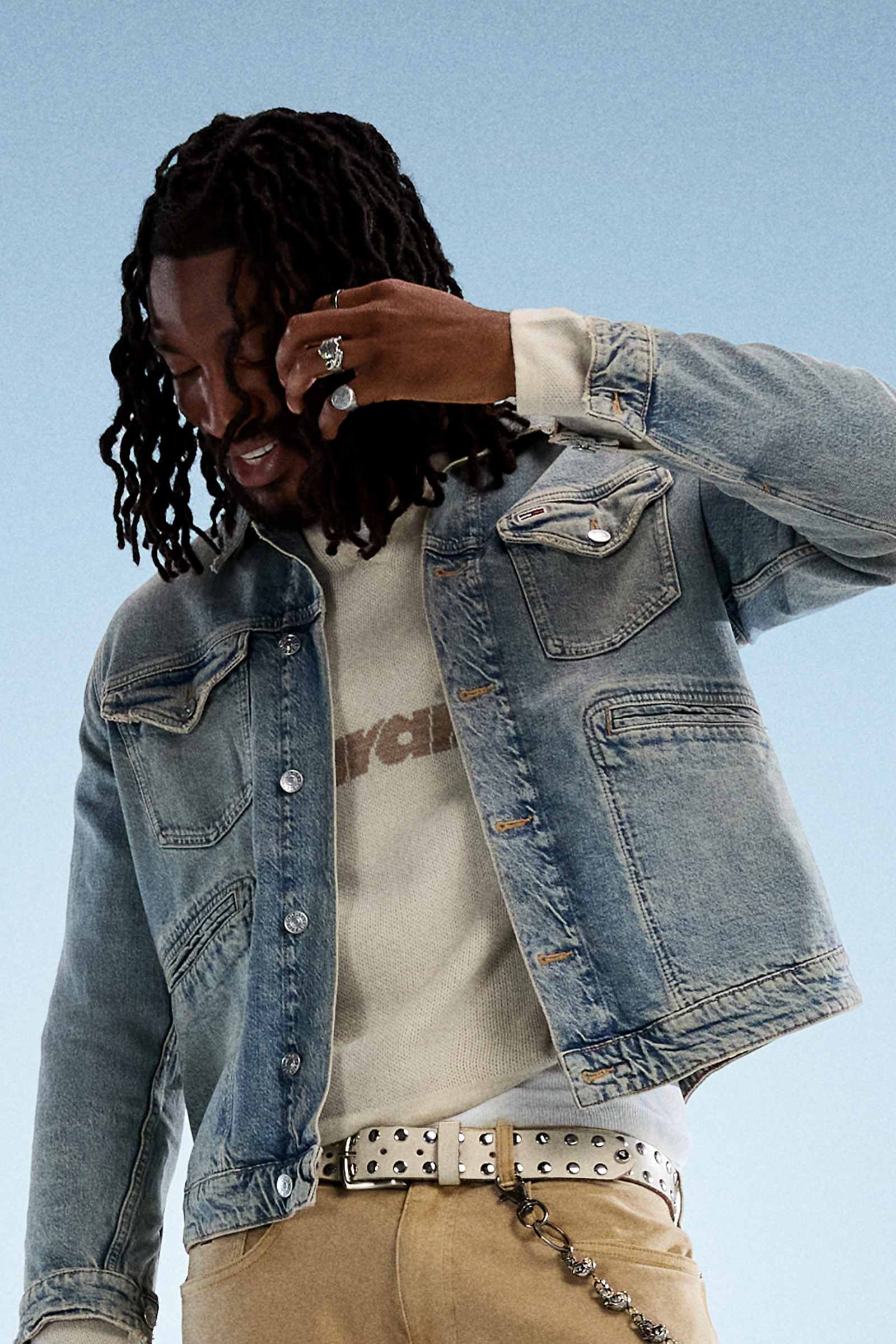 Джинсовая куртка Tommy Jeans Isaac relaxed trucker средней стирки 20890₽