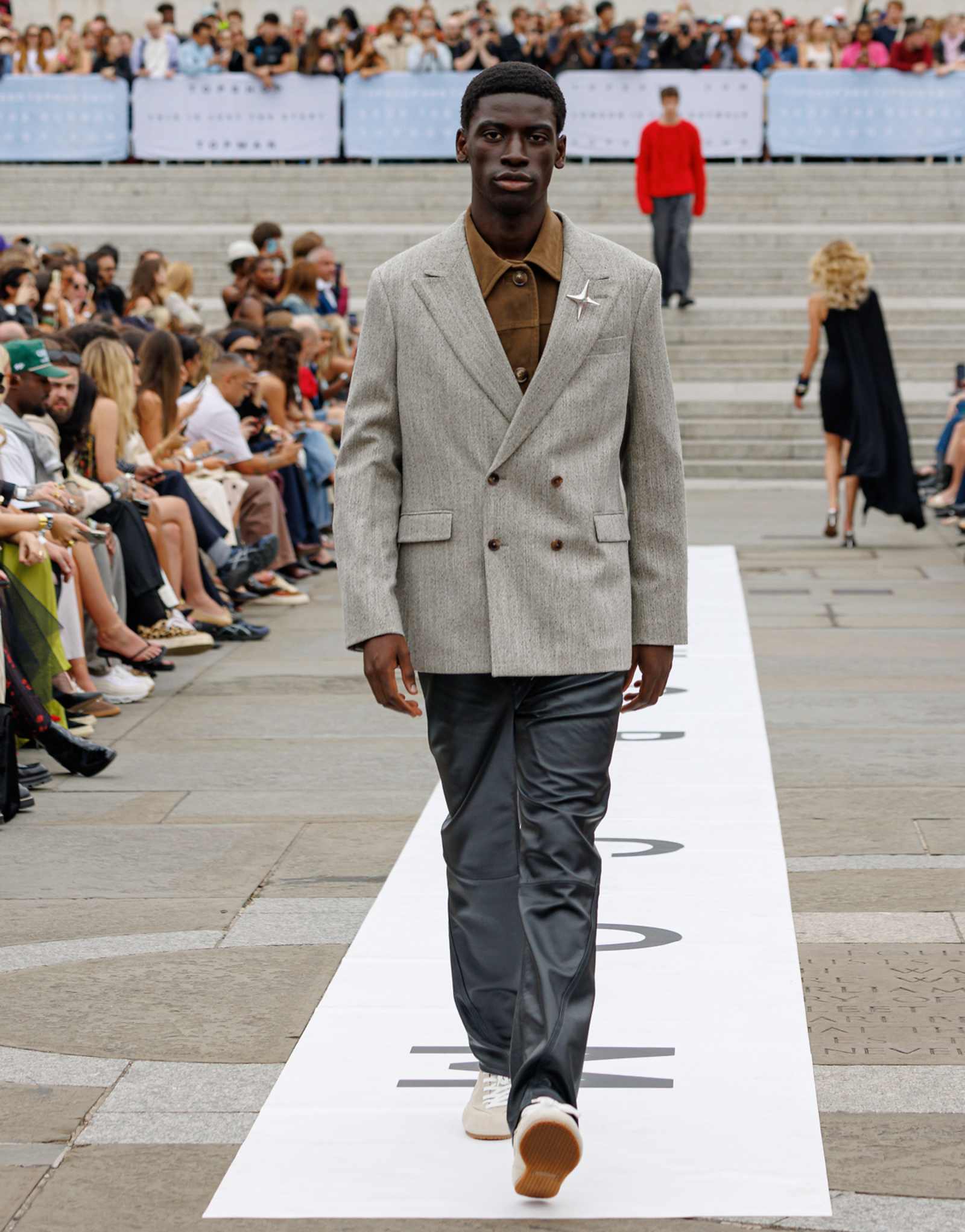 Двубортный блейзер Topman в елочку из камня 46790₽