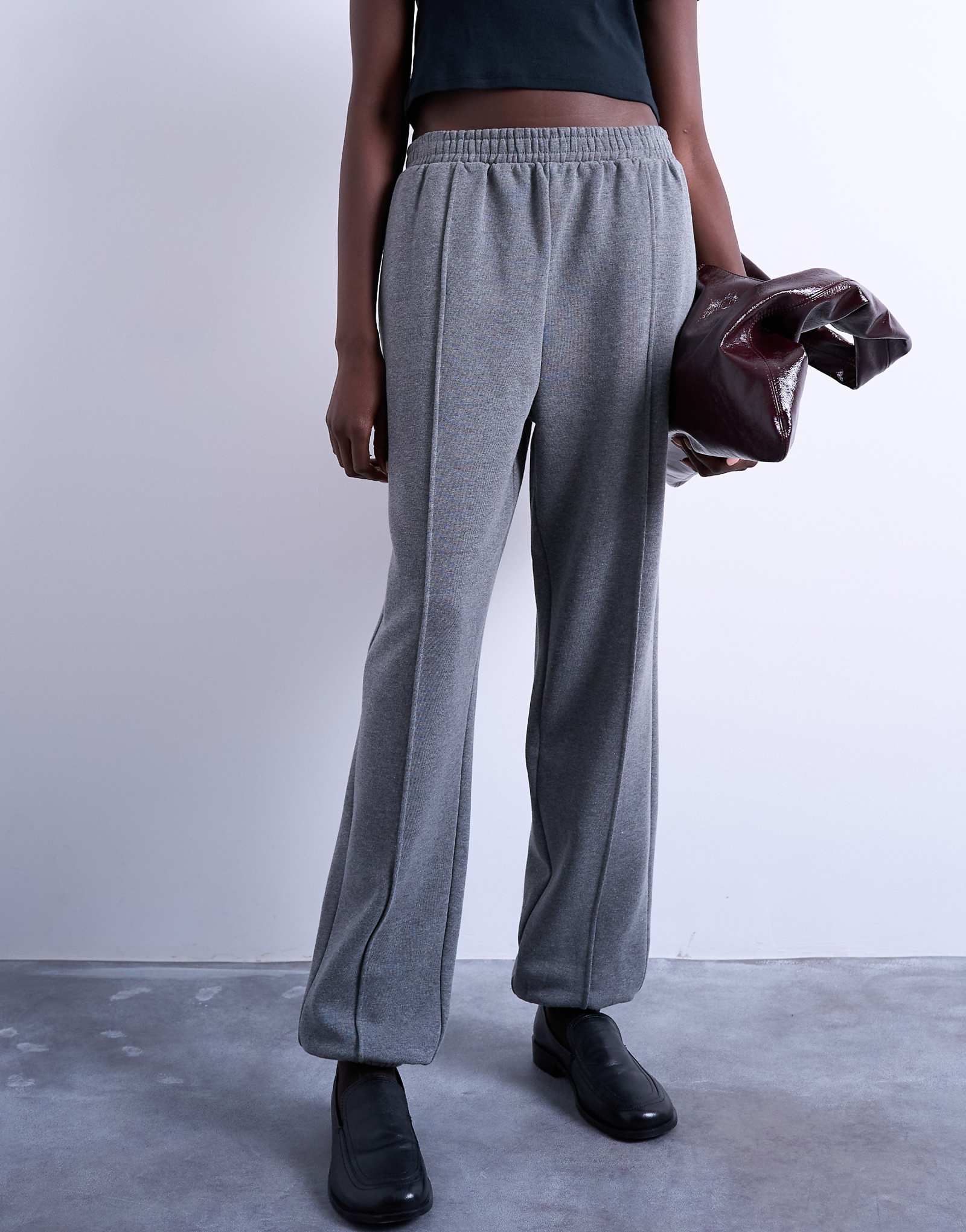 Спортивные брюки с манжетами на пуговицах от Topshop из темно-серого вереска 11190₽