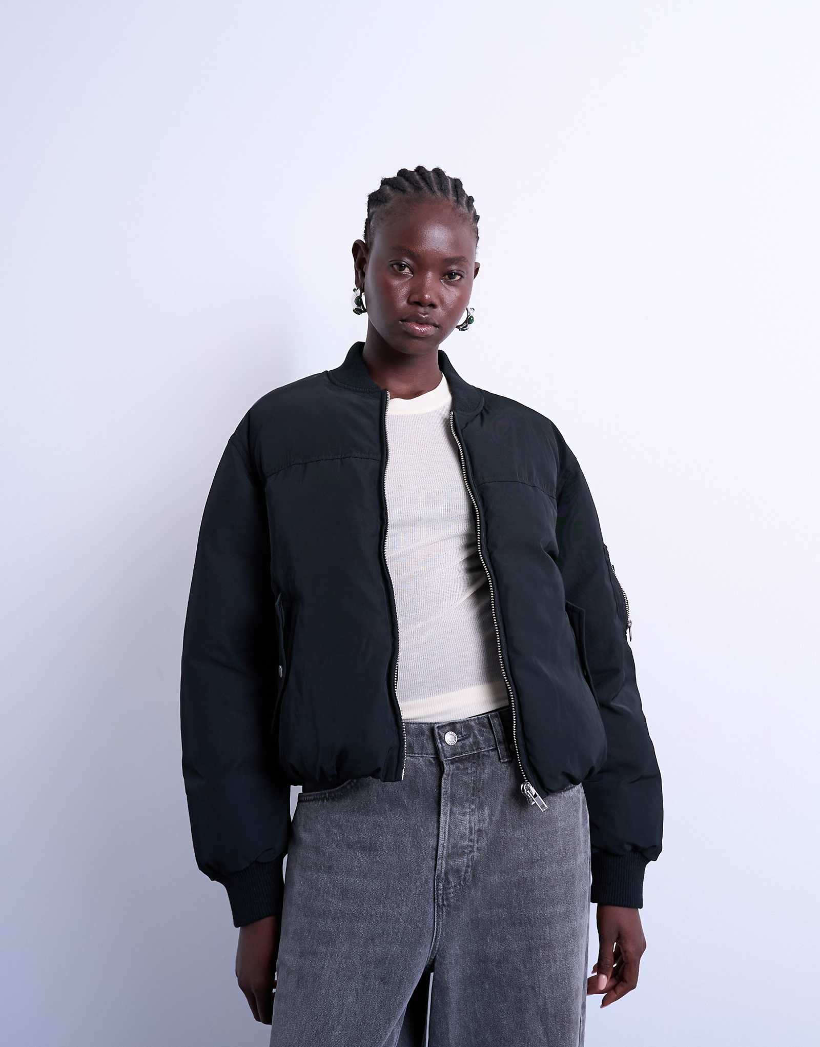 Гибридная куртка-бомбер с подкладкой Topshop черного цвета 18490₽