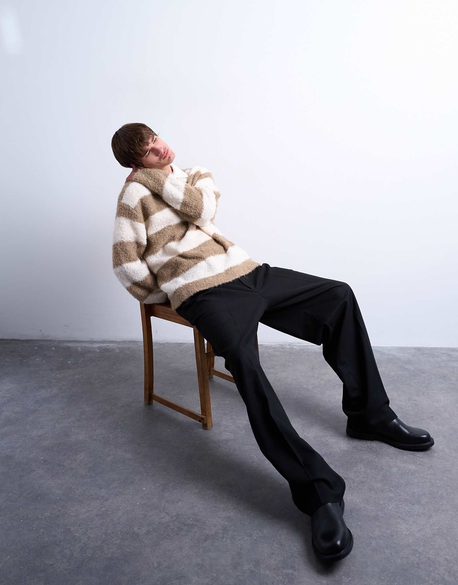 Вязаный свитер поло в полоску свободного кроя Topman коричневого цвета 15290₽