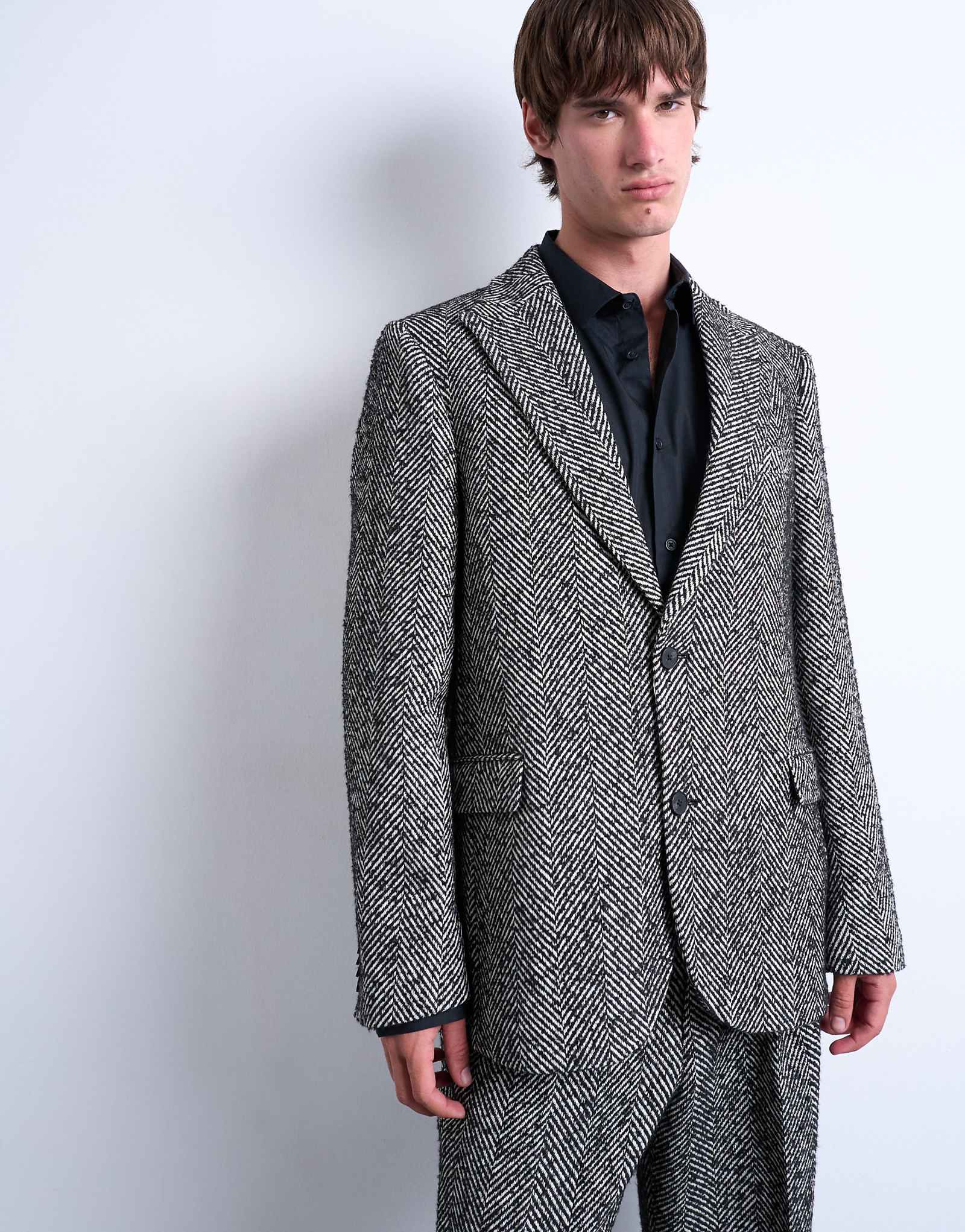 Непринужденный блейзер из полушерстяной ткани в елочку от Topman черного цвета 52890₽