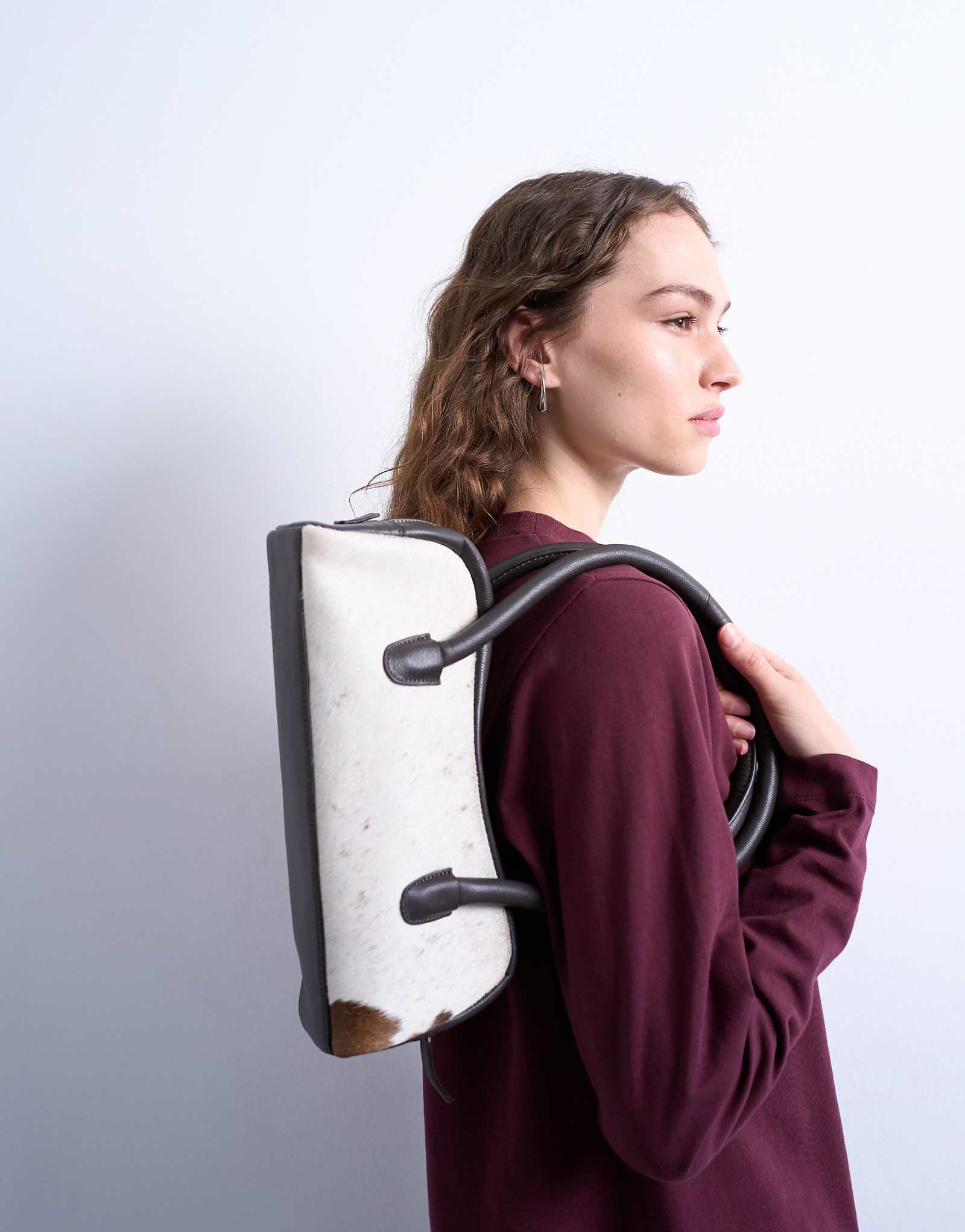 Сумка-котелок из натуральной кожи Topshop Sullivan с принтом пони в виде коровы 11290₽