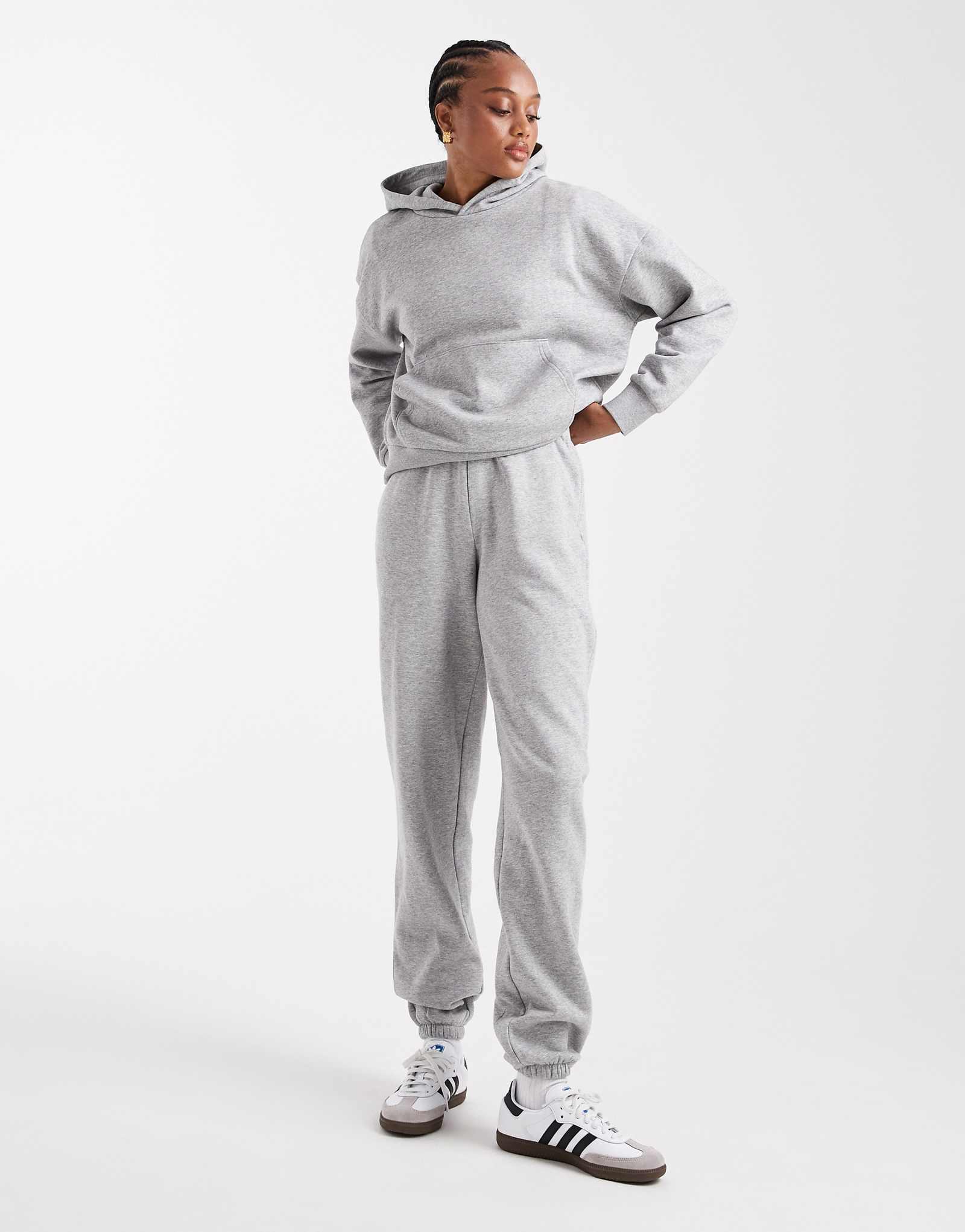 Спортивные брюки ASOS DESIGN Tall ultimate с манжетами и кисточкой на спине вересково-серого цвета 4590₽