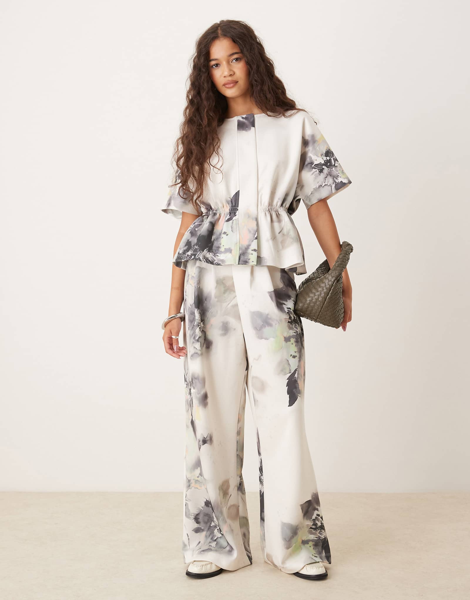 Широкие спортивные брюки ASOS DESIGN из ткани для подводного плавания с цветочным рисунком по всему телу - часть комплекта 9790₽