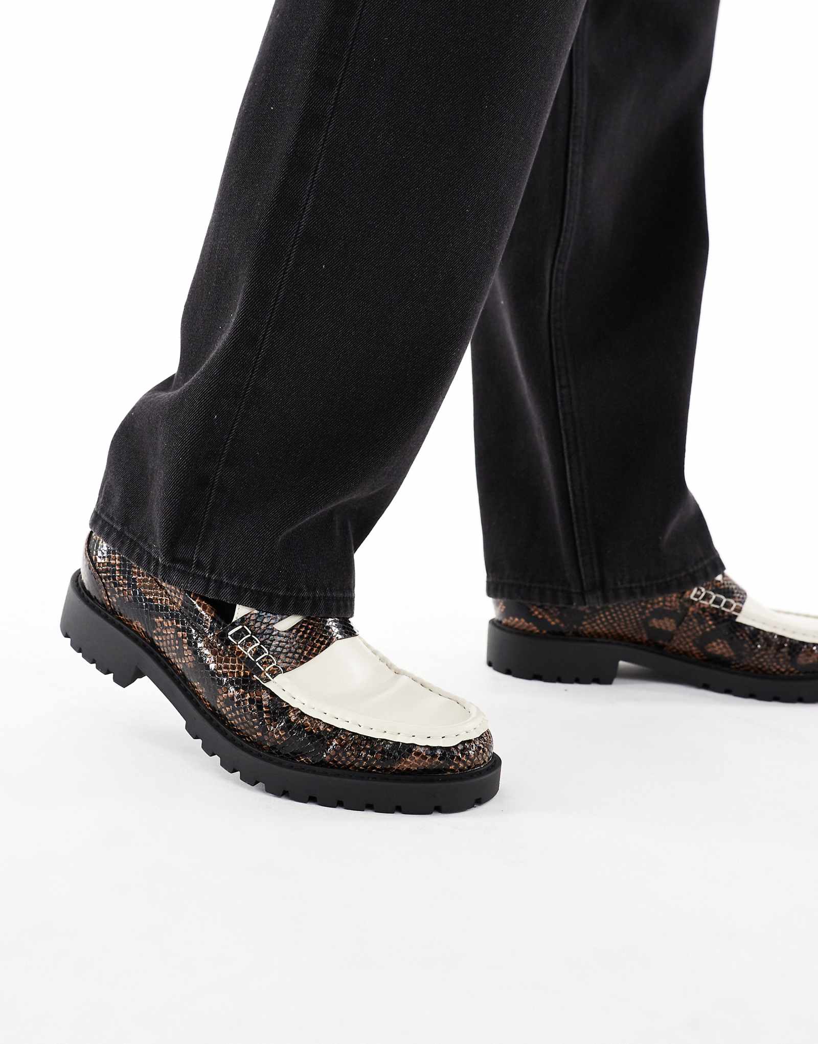 Дизайнерские мокасины ASOS из искусственной коричневой кожи под змейку с контрастным фартуком и рифленой подошвой 12290₽