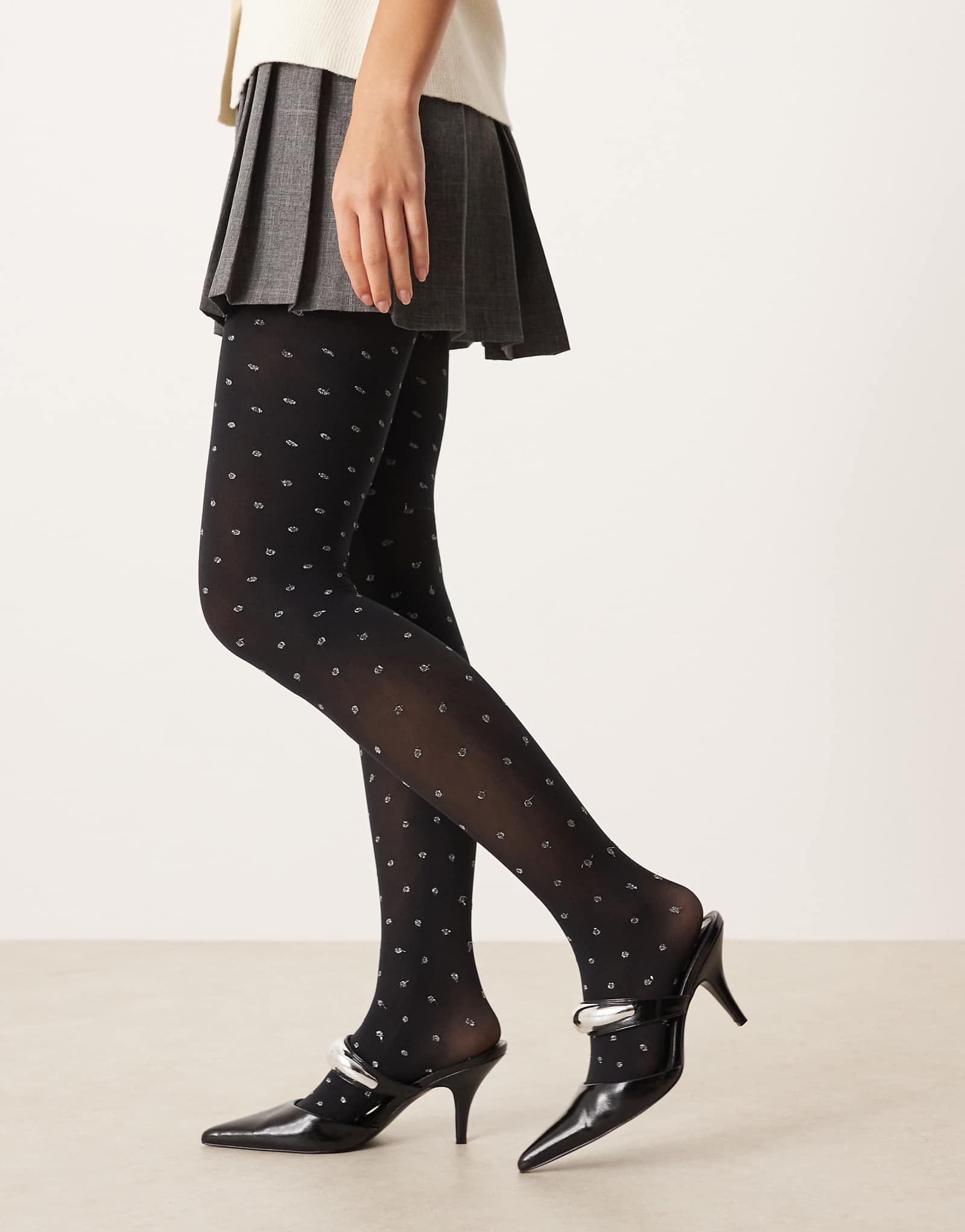 ДИЗАЙНЕРСКИЕ колготки ASOS с металлическими блестками в горошек черного цвета 3290₽