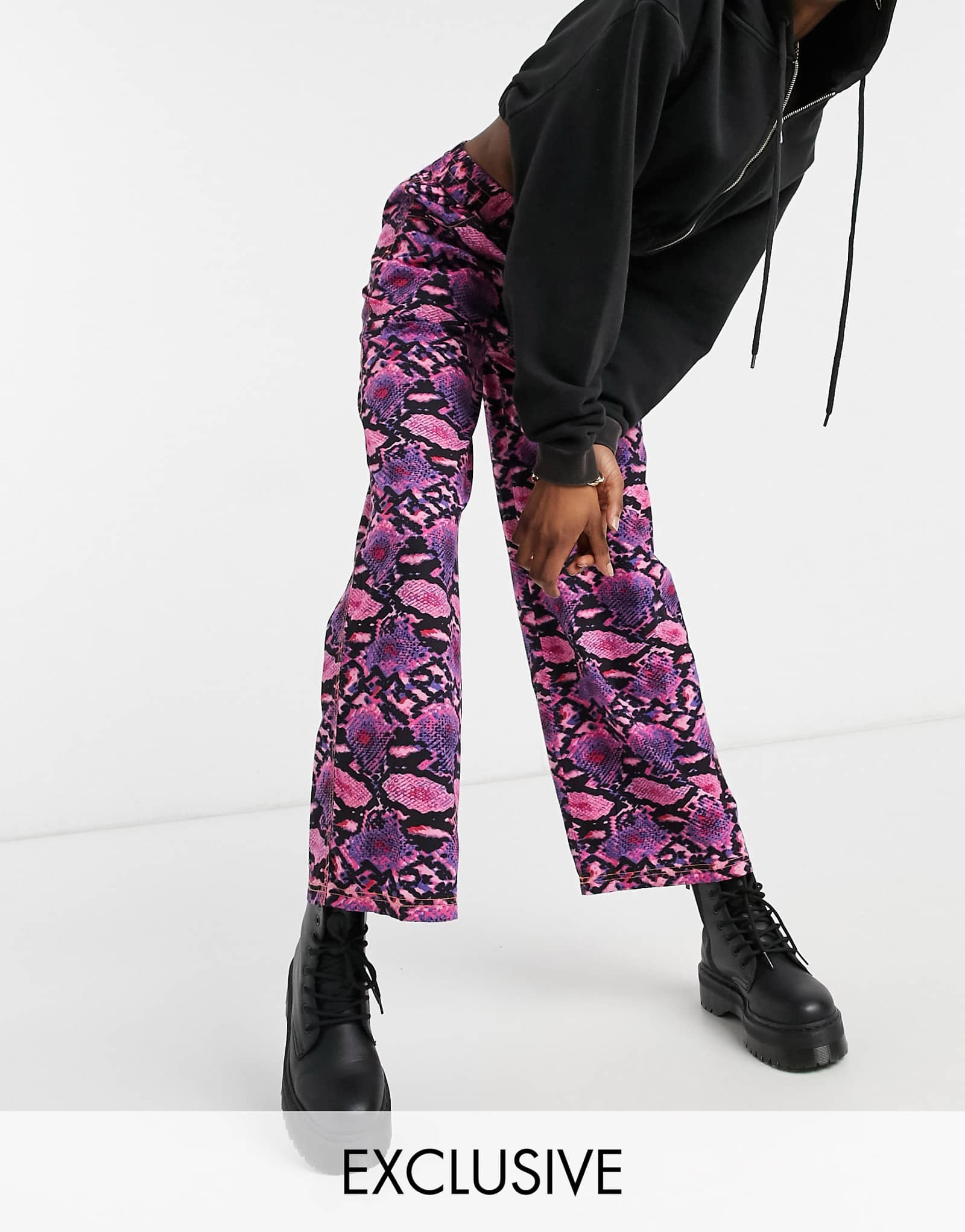 Широкие брюки COLLUSION на розовой змейке 4090₽