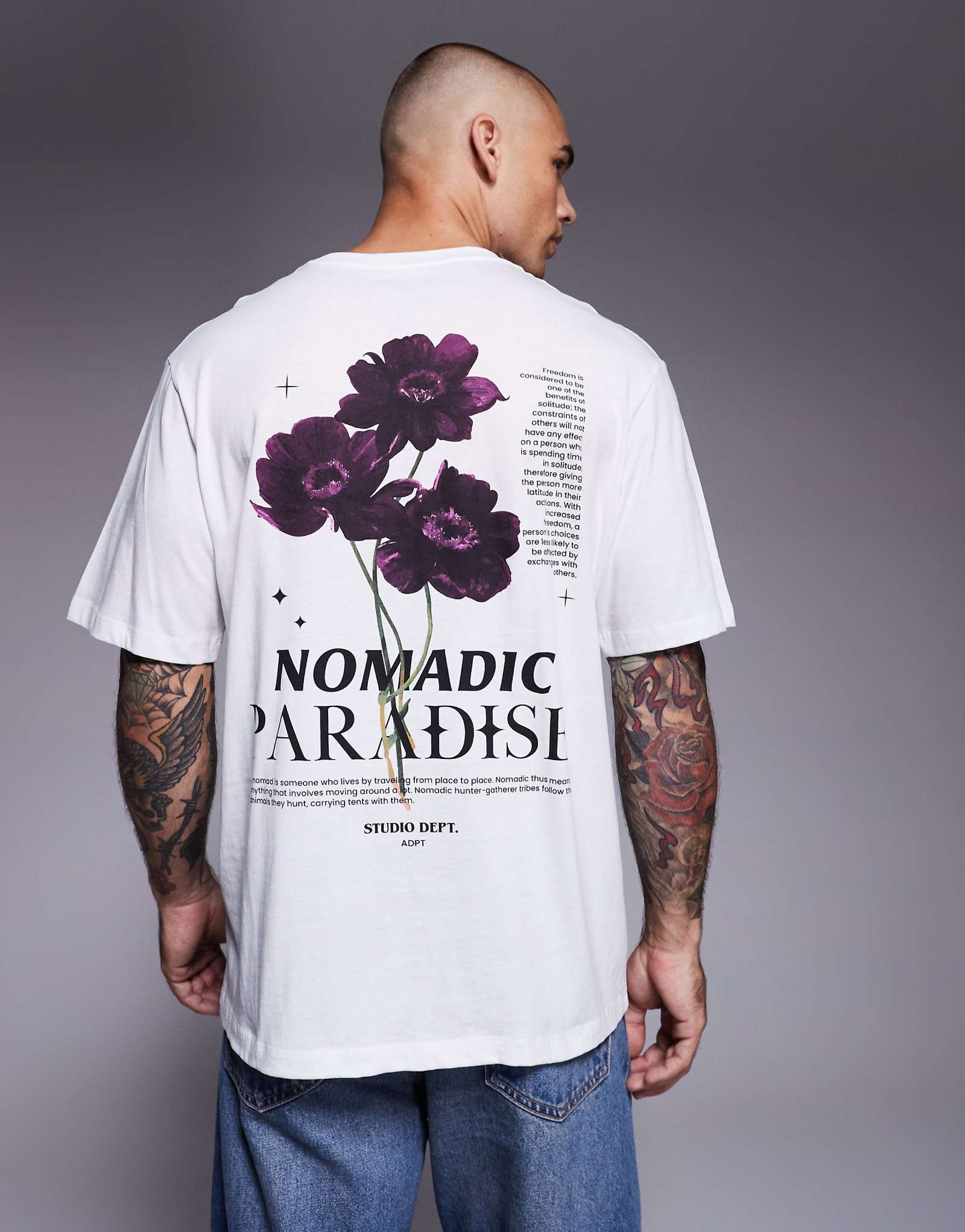 Футболка ADPT оверсайз белого цвета с принтом сзади 4490₽