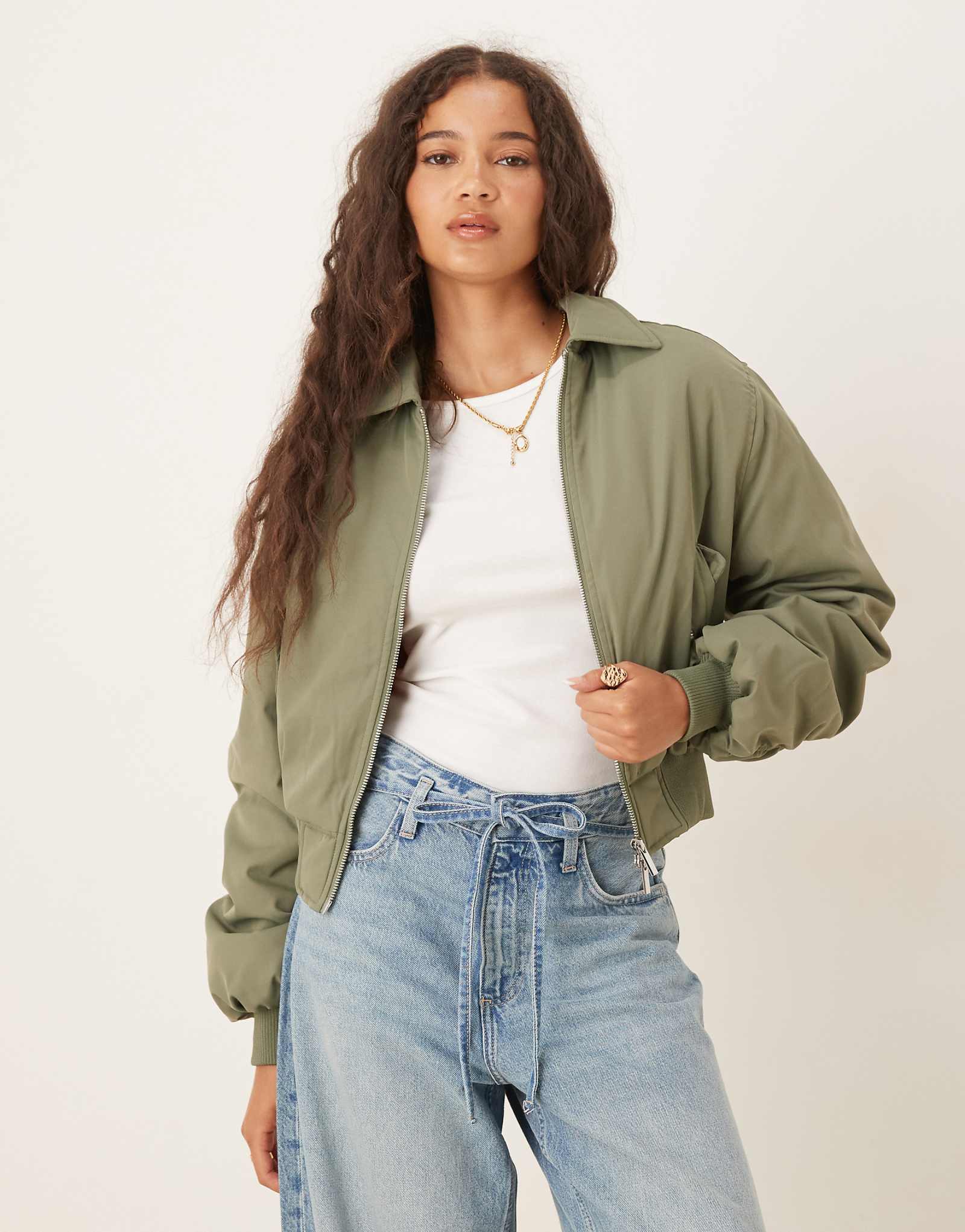 Куртка-бомбер Toby из хлопка цвета хаки 17390₽