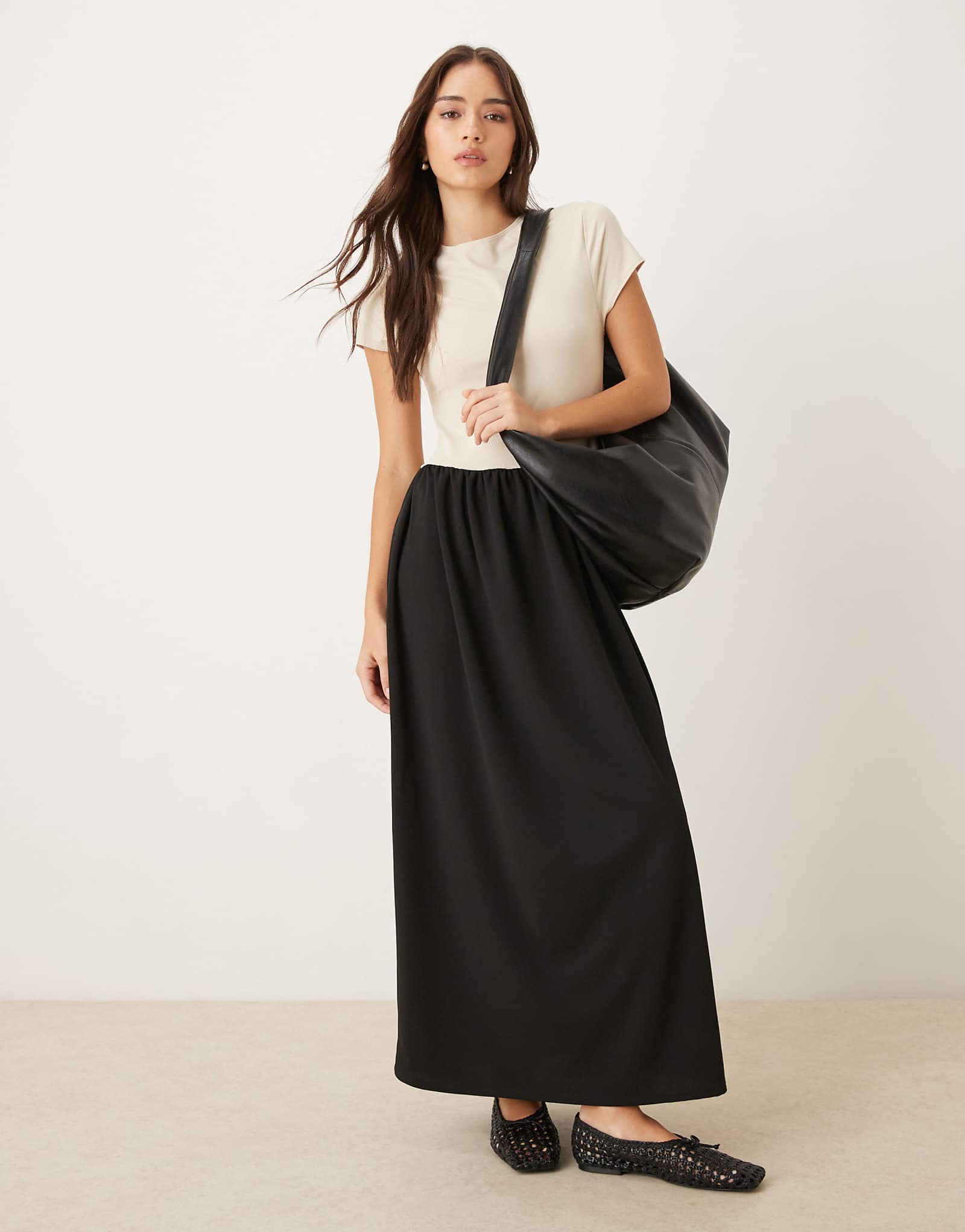 ДИЗАЙНЕРСКОЕ макси-платье ASOS с вырезом лодочкой и заниженной талией в черно-белом цвете 4890₽