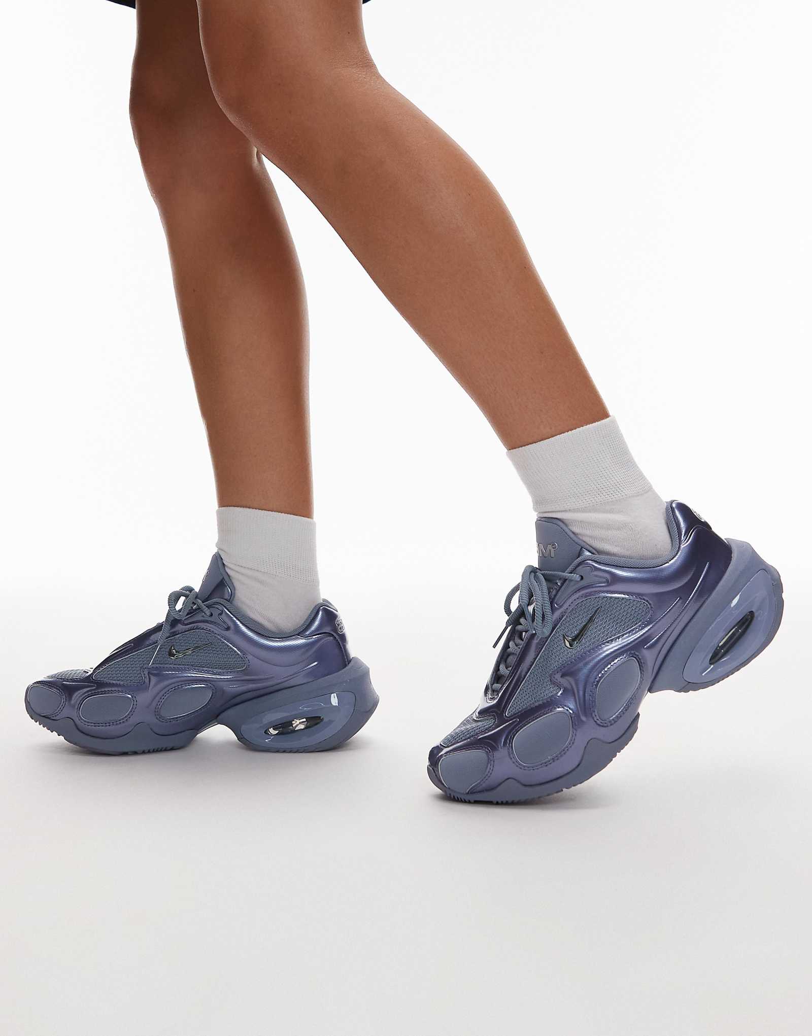 Кроссовки Nike Air Max Muse серого и серебристого цвета металлик 21990₽