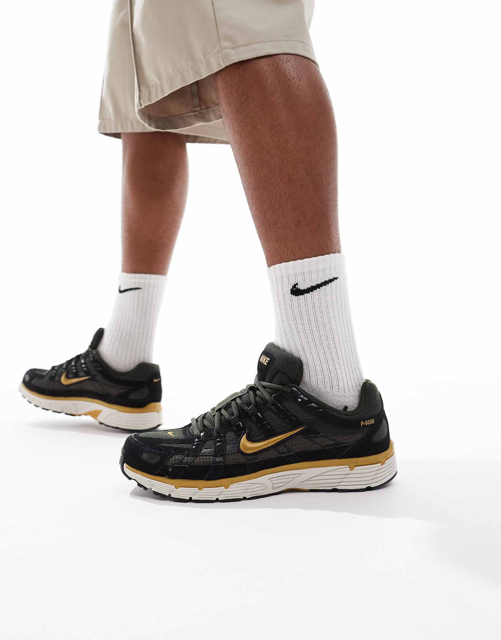 Кроссовки Nike P-6000 черного и коричневого цветов 24490₽