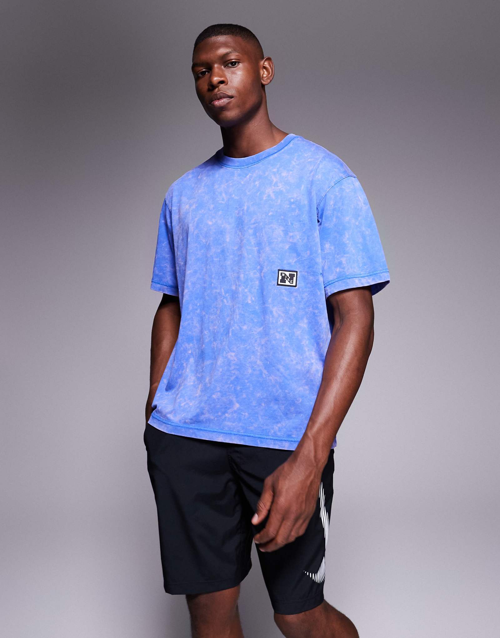 Футболка Nike Training Dri-FIT Heritage синего цвета 11190₽