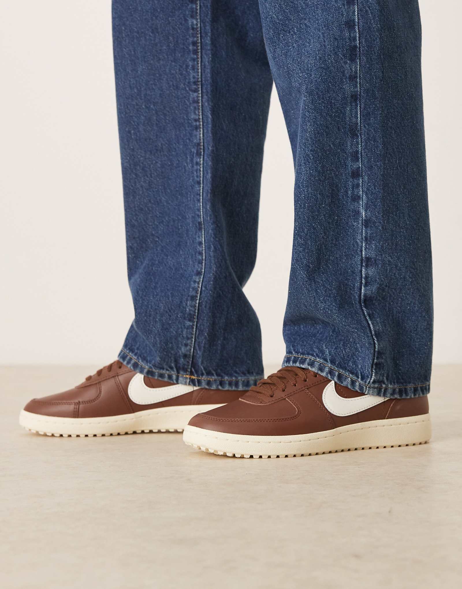 Кроссовки Nike Field General коричневого и темно-белого цветов 22490₽