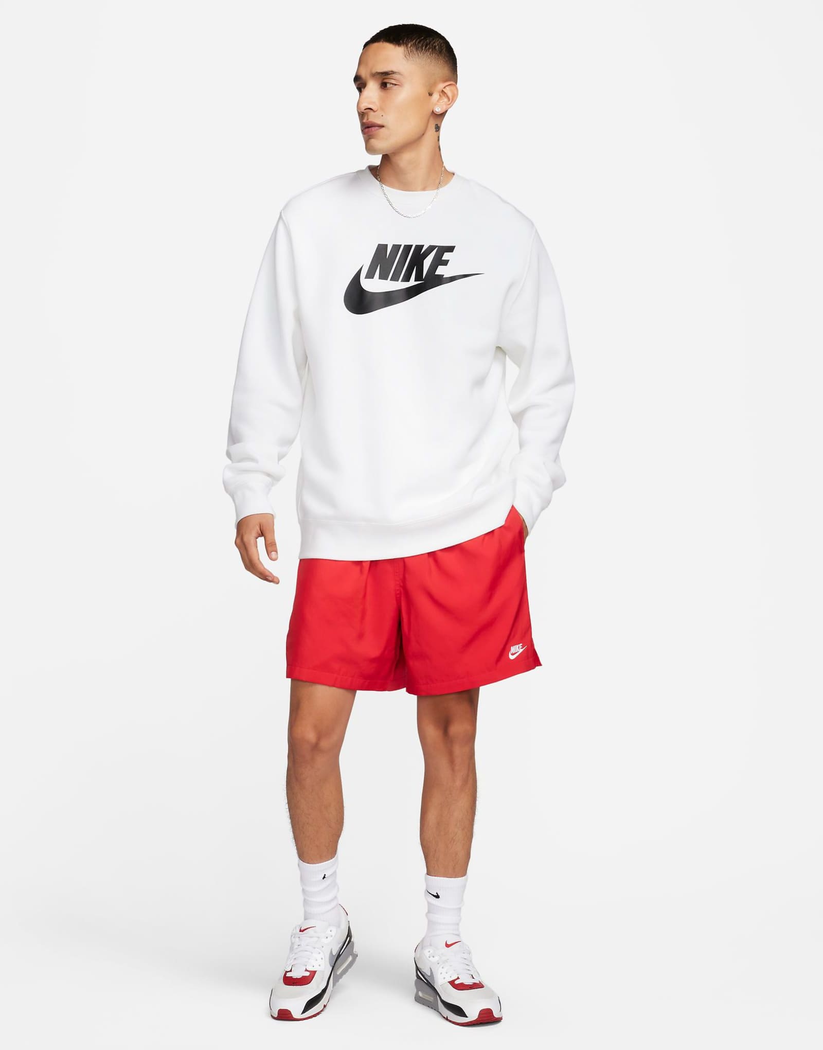 Клубные тканые шорты Nike красного цвета 10190₽
